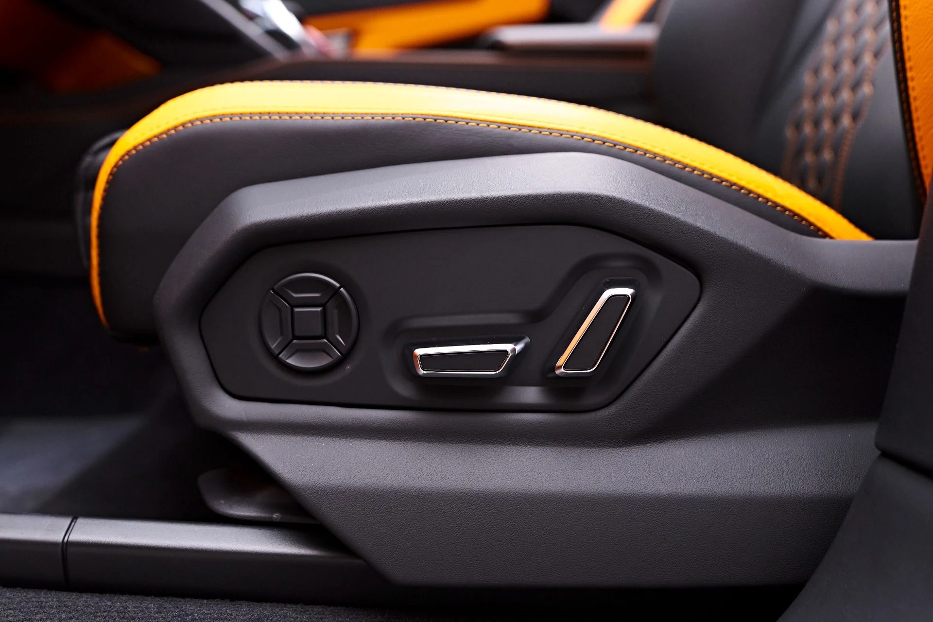 mph041_2211141022_Used_2023_Lamborghini_Urus_S_1747338722_12102c9956