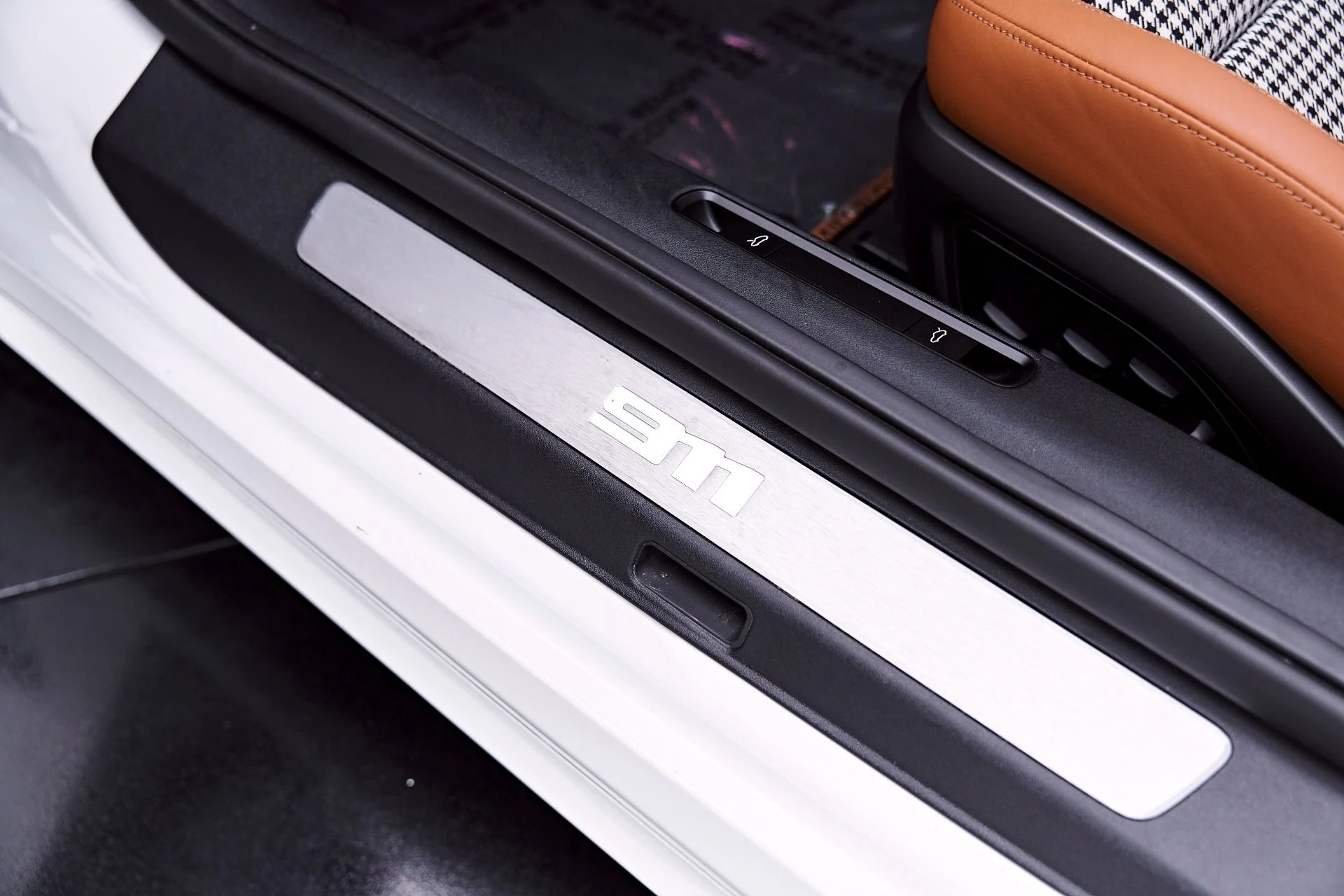 mph041_2218644324_Used_2024_Porsche_911_Turbo_S_1777505270_930bab86e2