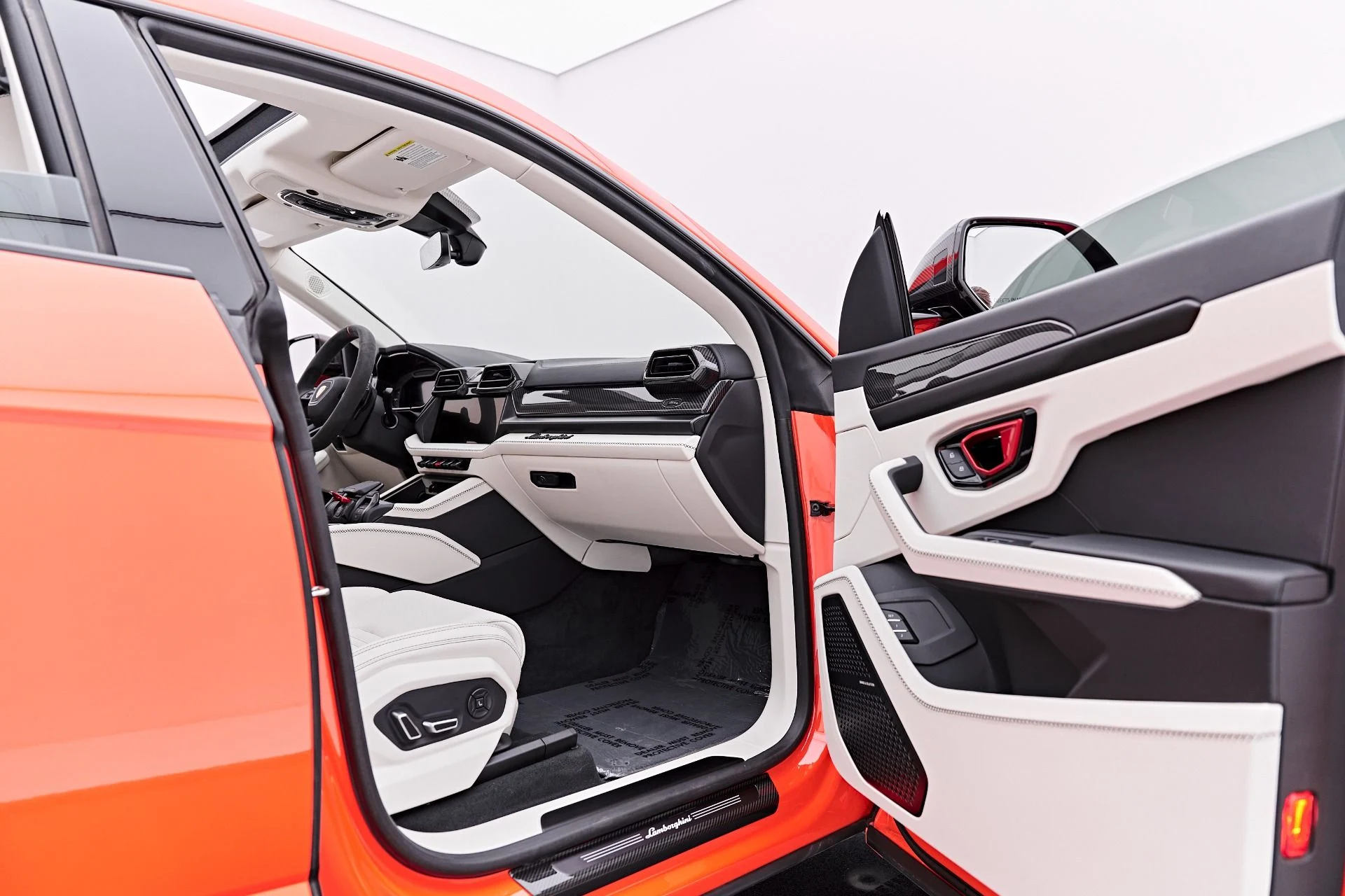 mph041_2235078671_Used_2025_Lamborghini_Urus_SE_1785258954_8c613b5592