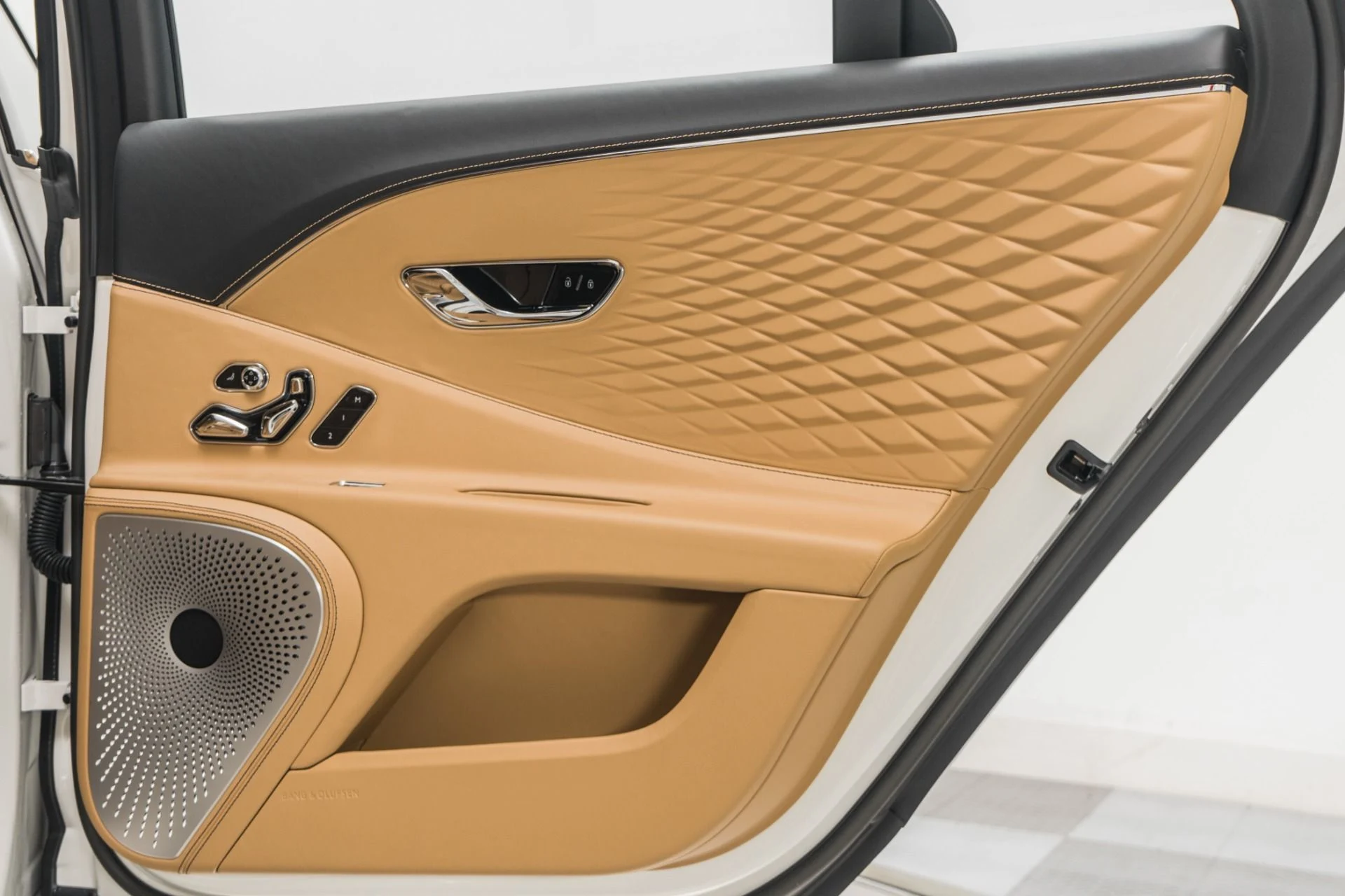 mph041_2245109766_Used_2026_Bentley_Flying_Spur_Azure_1772059089_2ff9afb5e1