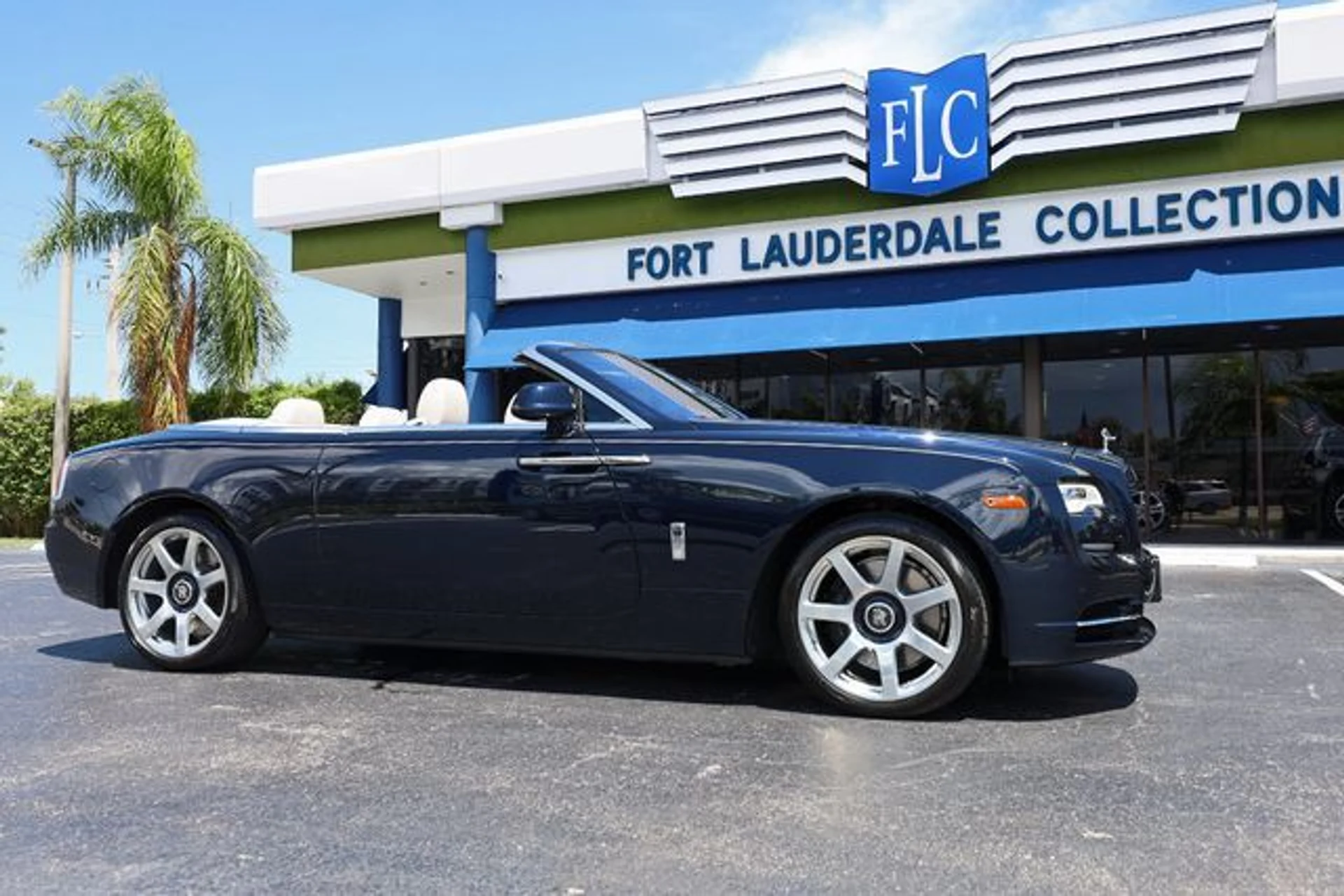 mph041_224946527_used_2016_rolls_royce_dawn_2drconvertible_6305_22995256_76_640_e4f3d8419c