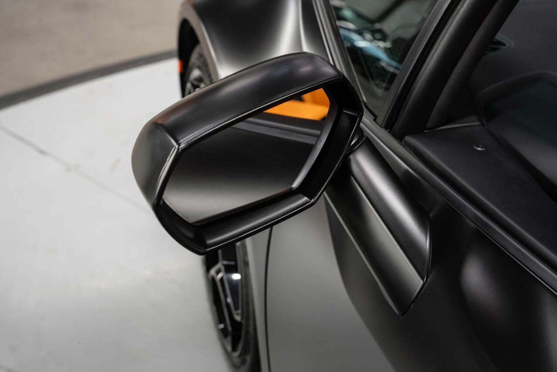 mph041_2252718287_lamborghini_huracan_2016_80f8468fe5