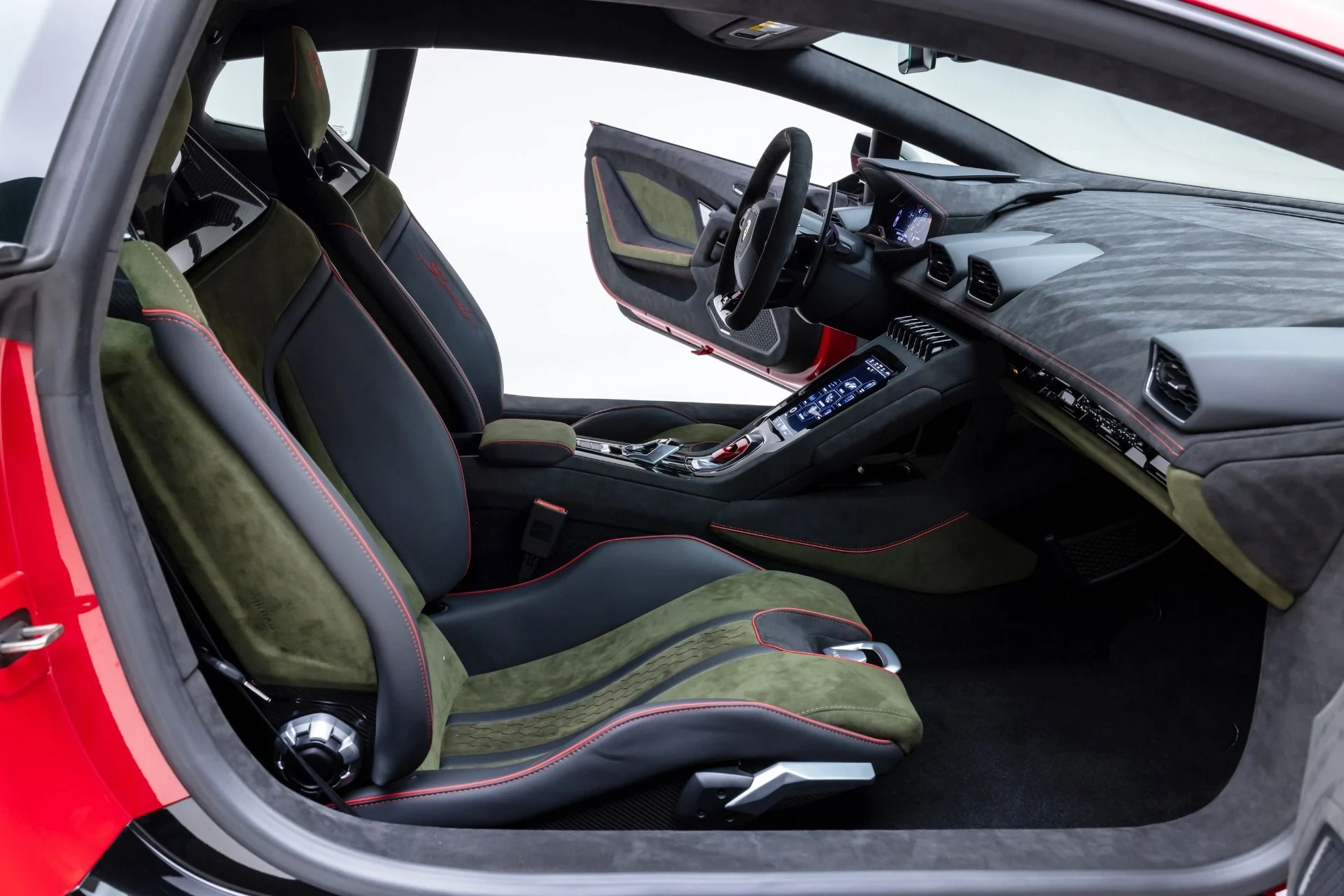 mph041_2257170099_Used_2024_Lamborghini_Huracan_Sterrato_1765391926_4695bd2be2