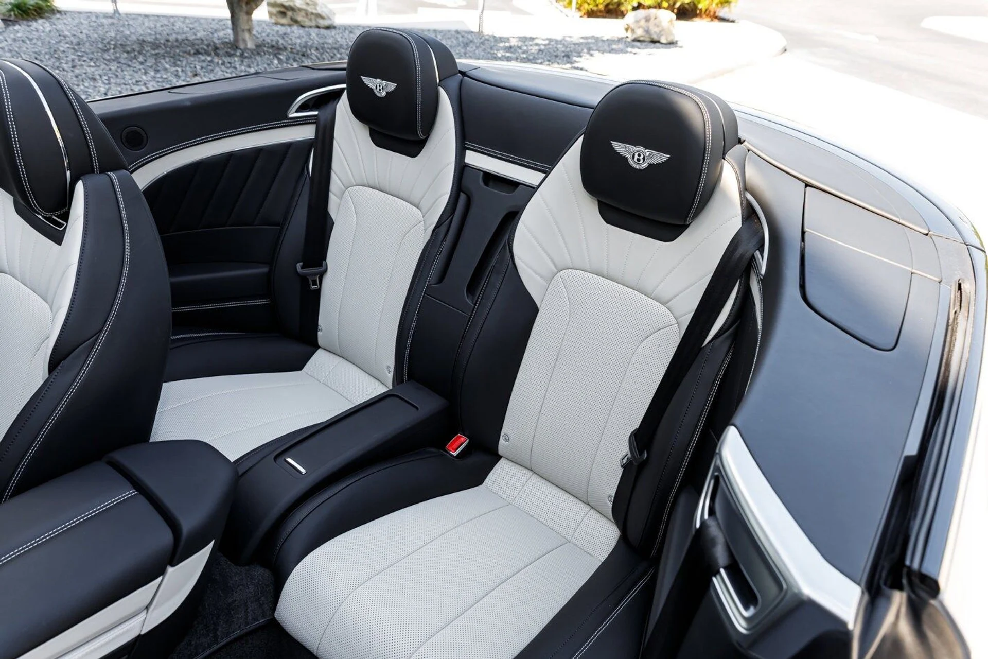 mph041_2267110686_894d0e78e17104182af5b738f943cb90x_7d3b0e49fa