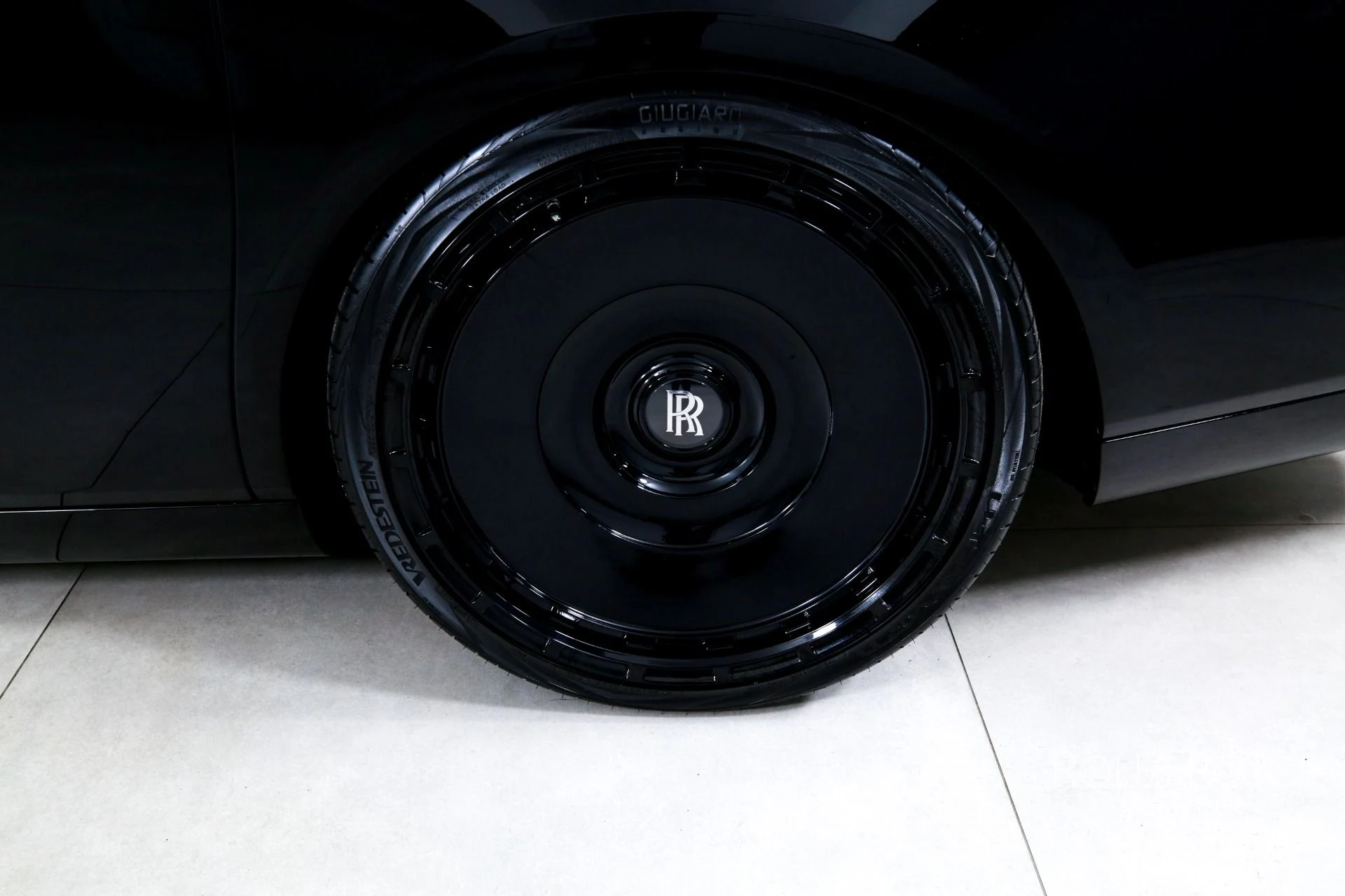 mph041_2269369560_Used_2019_Rolls_Royce_Phantom_1769450314_6480245193