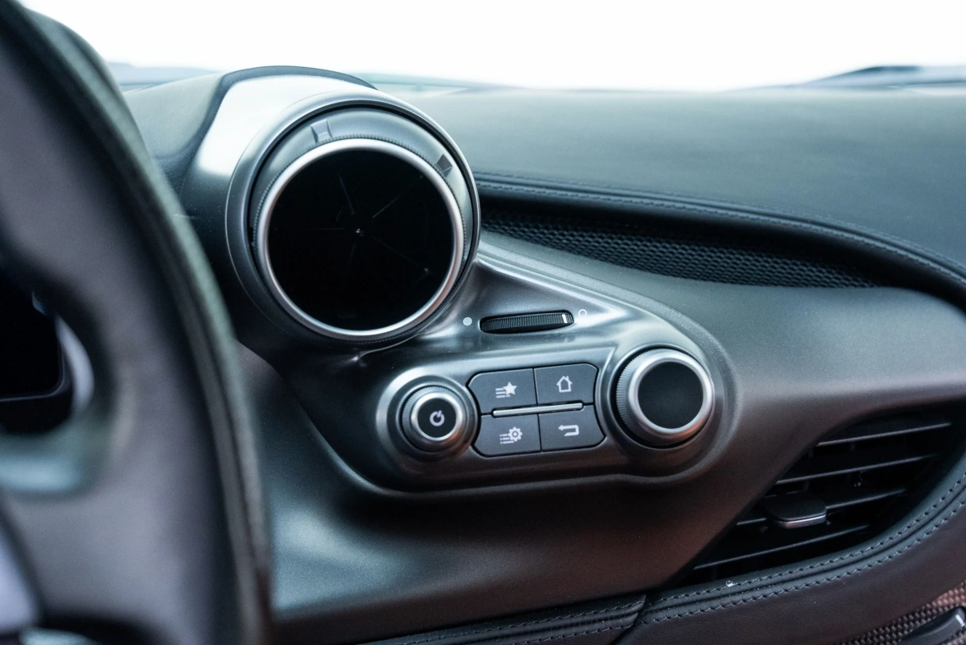 mph041_2280379294_Used_2020_Ferrari_F8_1773700374_94960e4b18