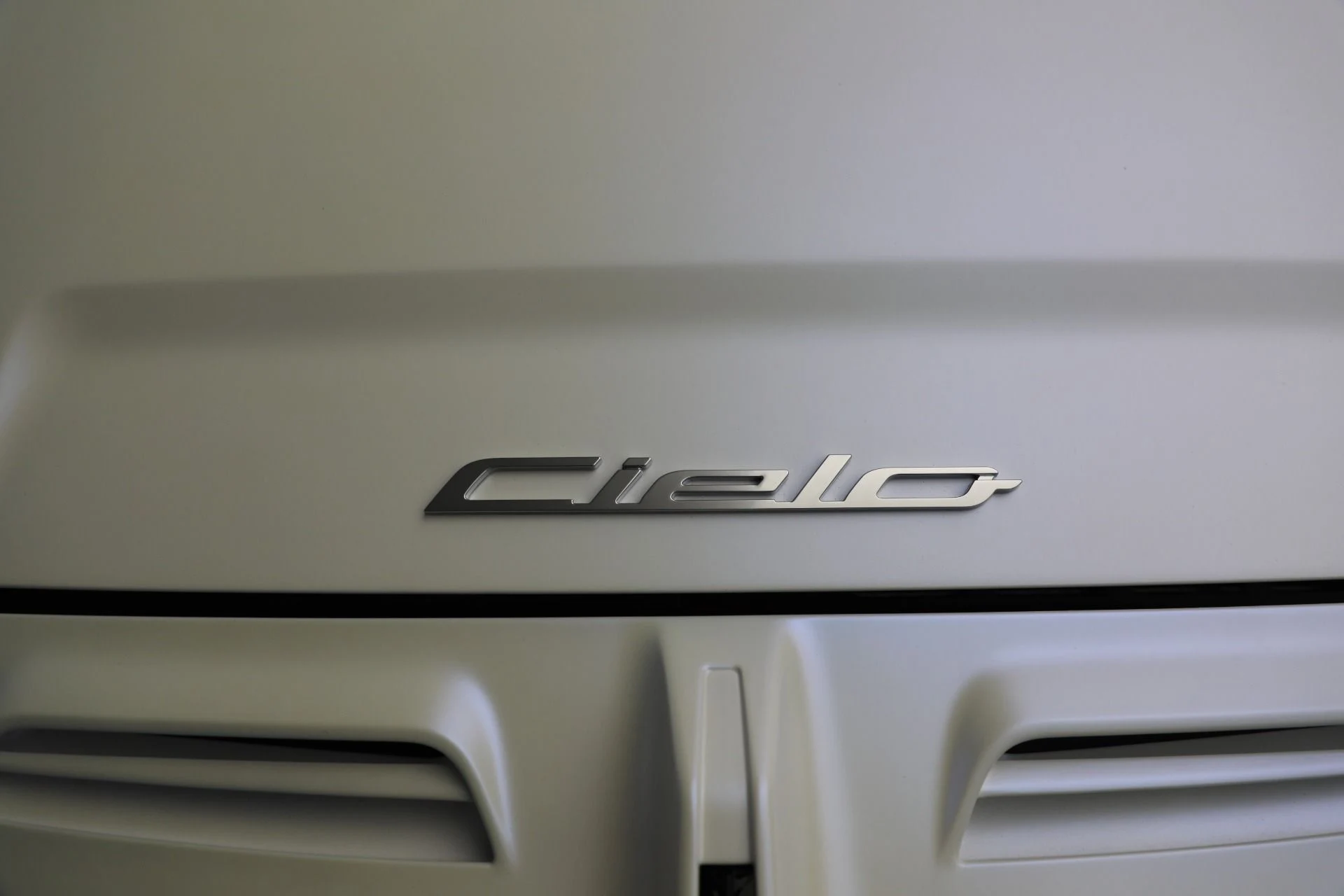 mph041_2287946381_Used_2023_Maserati_MC_20_Cielo_1706037533_4fcd759c96