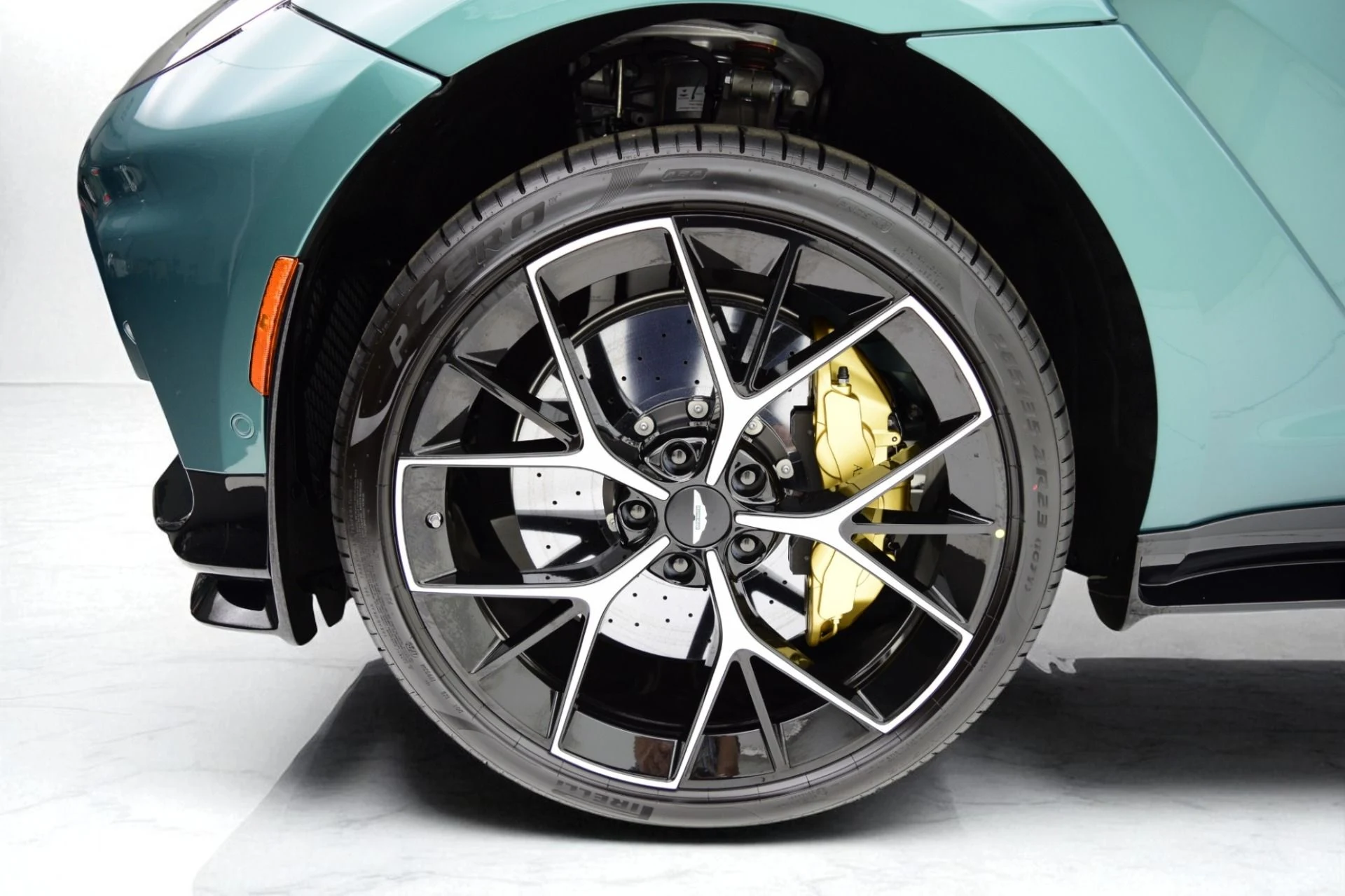 mph041_229377434_New_2025_Aston_Martin_DBX_707_bc161c479f