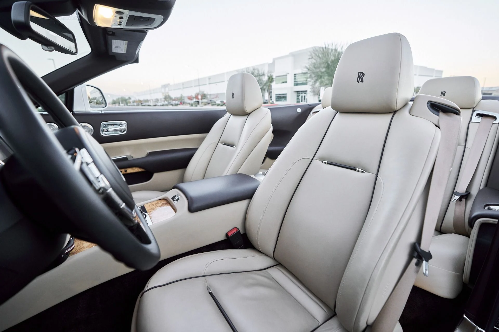 mph041_2297223193_Used_2017_Rolls_Royce_Dawn_Base_1764730538_c26e2a7210