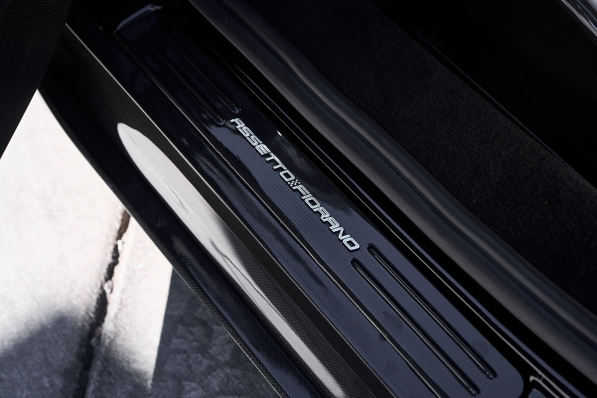 mph041_2297860759_Used_2022_Ferrari_SF_90_Stradale_Base_1760227006_802a24a96b