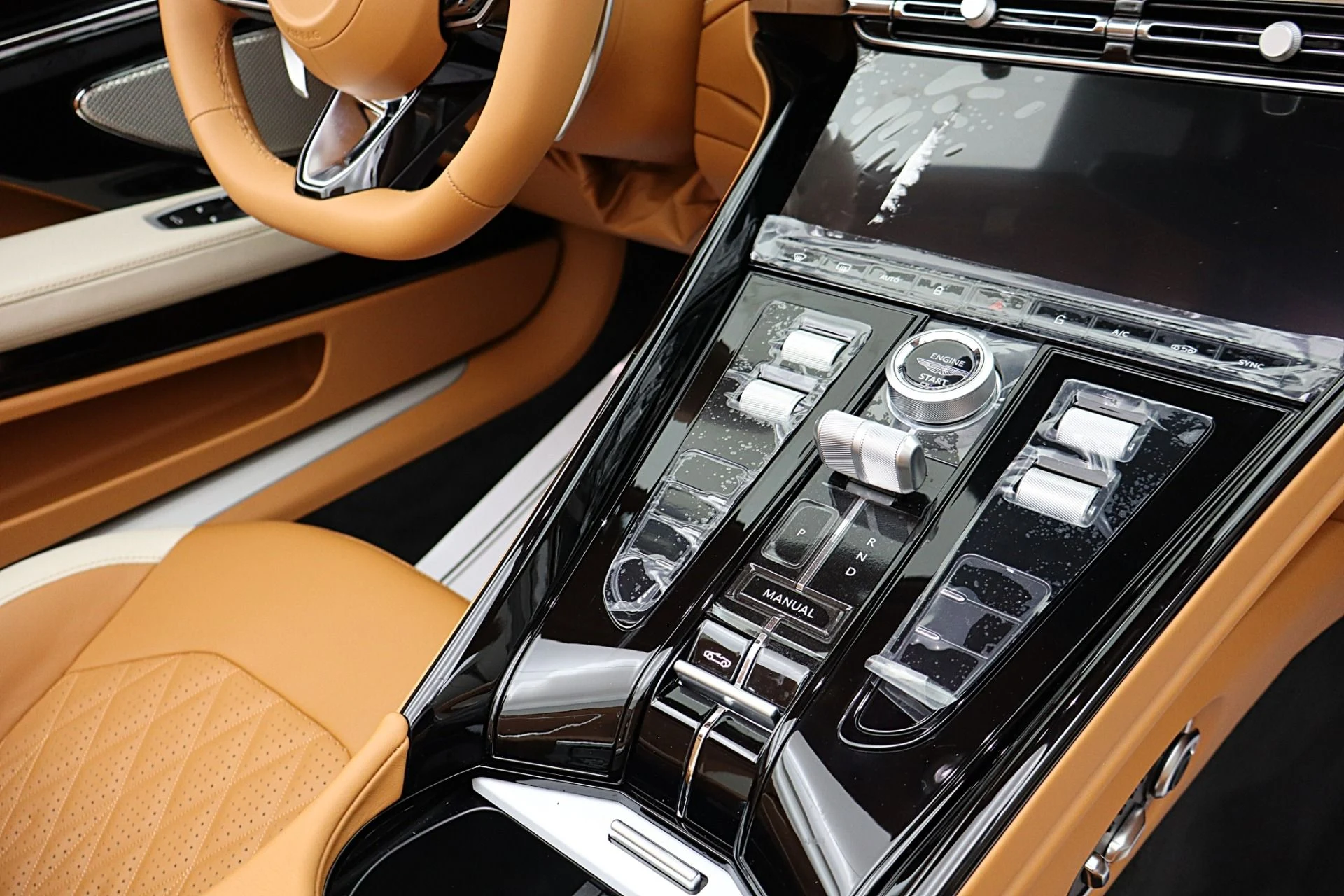 mph041_2320882302_New_2026_Aston_Martin_DB_12_Volante_c7eac745a4