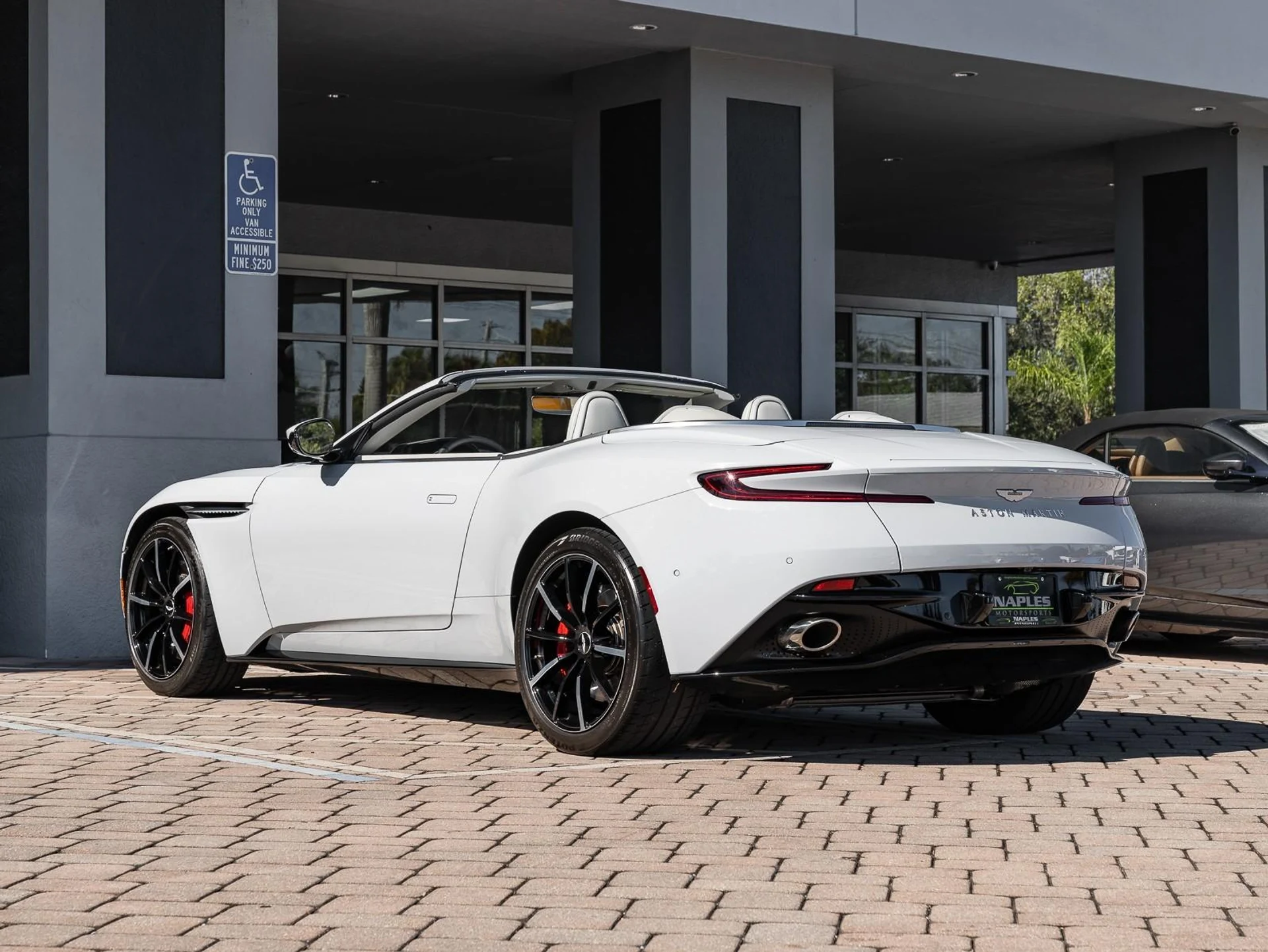 mph041_2341927861_Used_2022_Aston_Martin_DB_11_Volante_1767028117_cd9f0d62ed