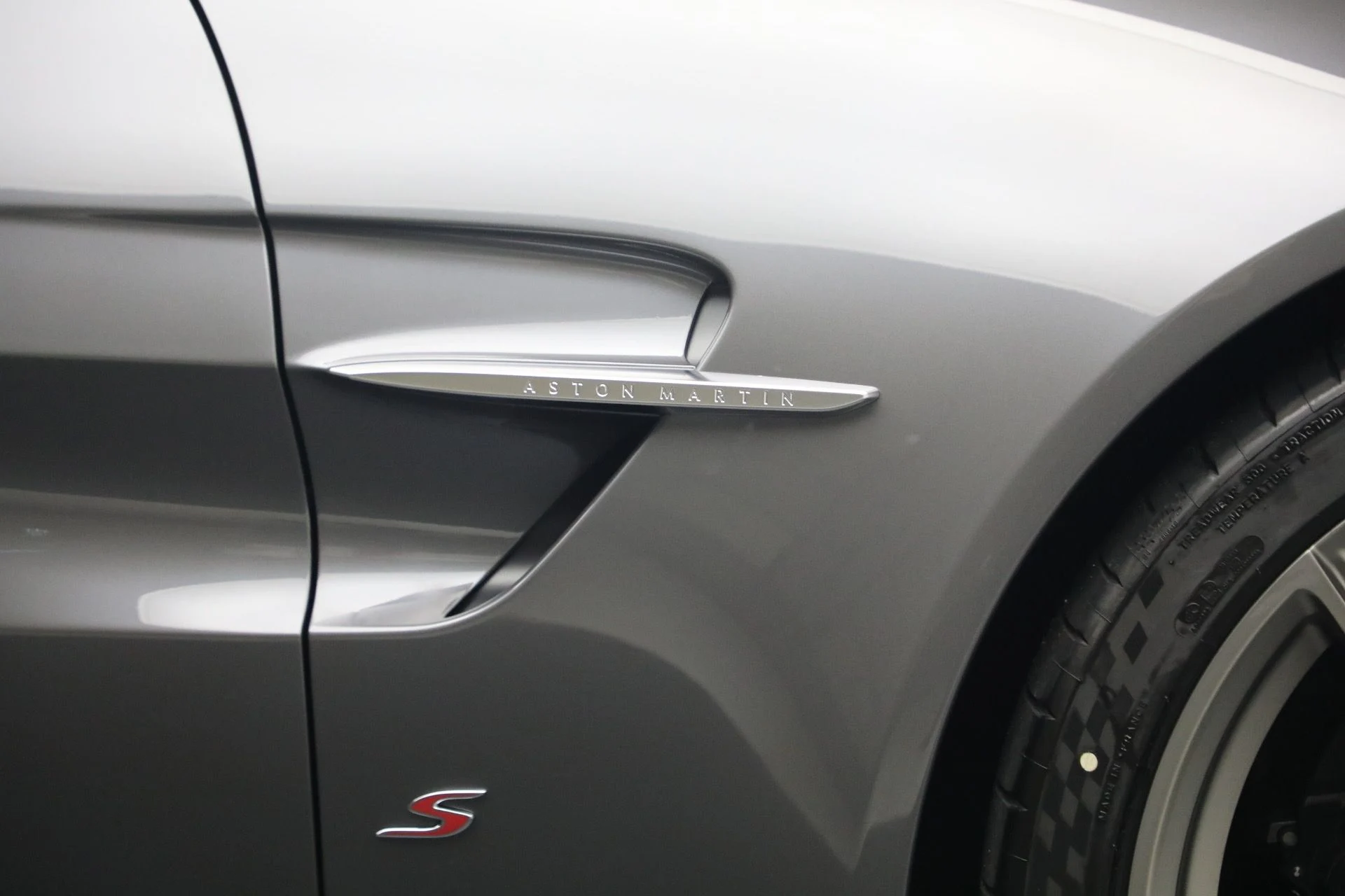 mph041_234756262_New_2026_Aston_Martin_Vantage_S_Roadster_1786132821_1b9b093596