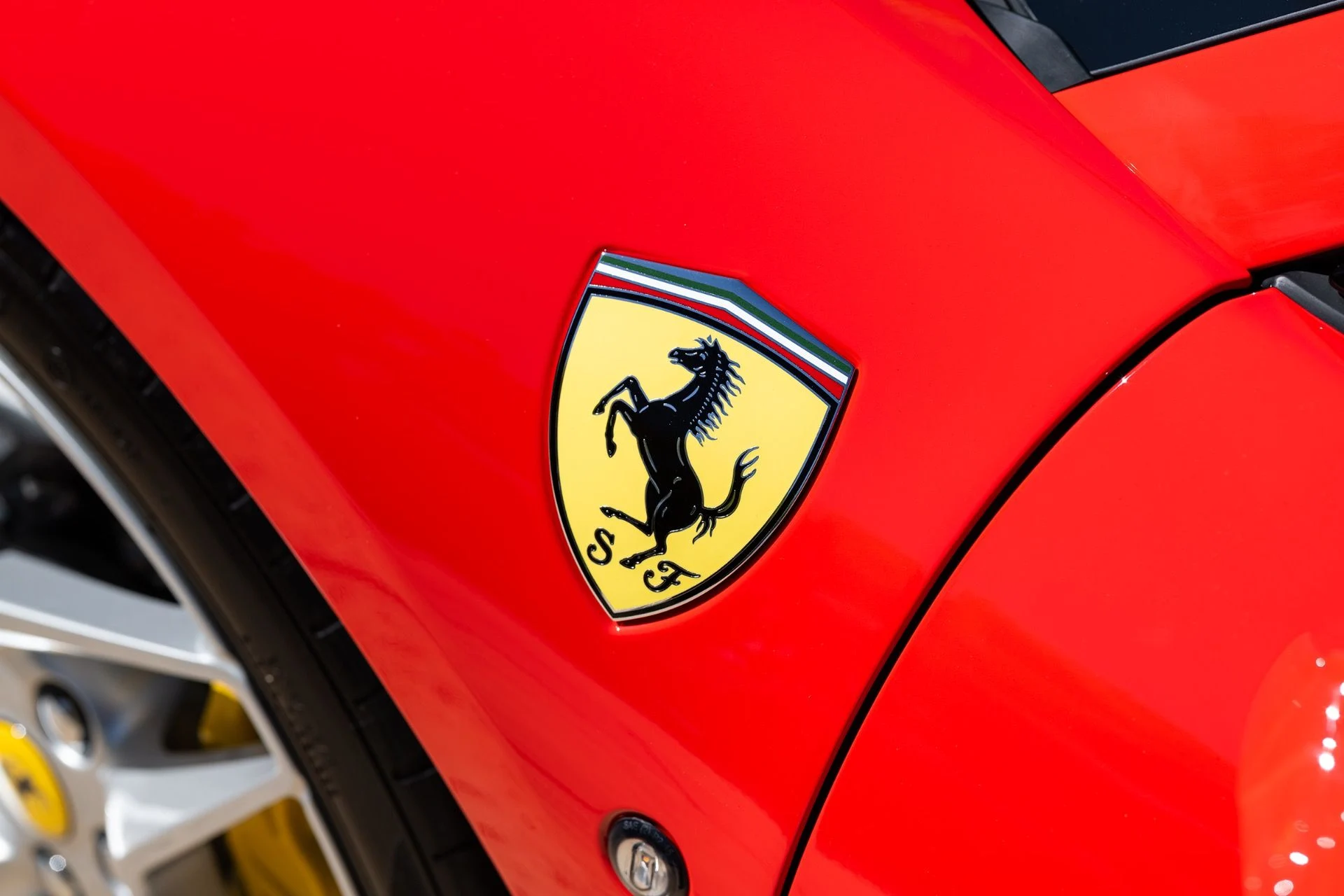 mph041_2354460649_Used_2022_Ferrari_F8_Spider_1791574017_2547245f76