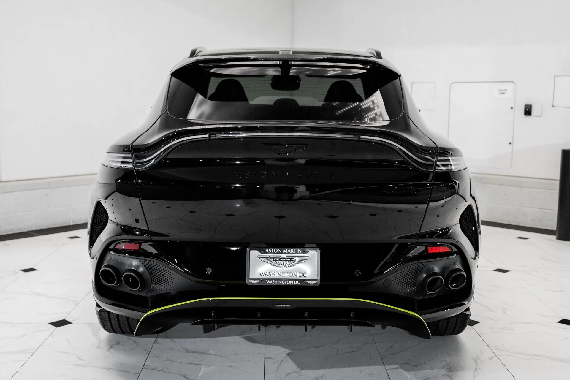 mph041_2377825970_Used_2024_Aston_Martin_DBX_707_1746070286_5fb485c5b1
