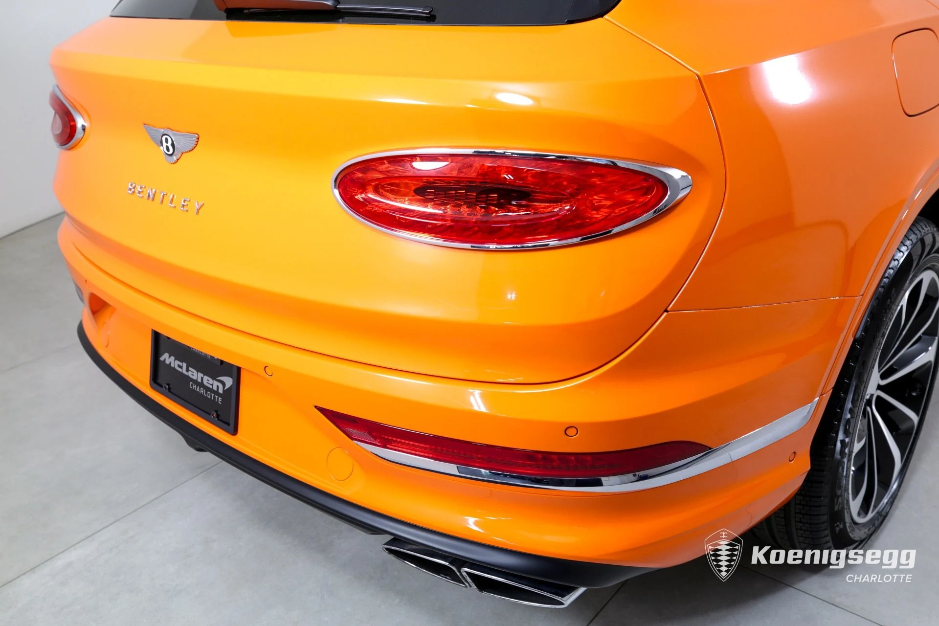 mph041_2379825446_Used_2022_Bentley_Bentayga_V8_1713469651_2d53b0b2d3