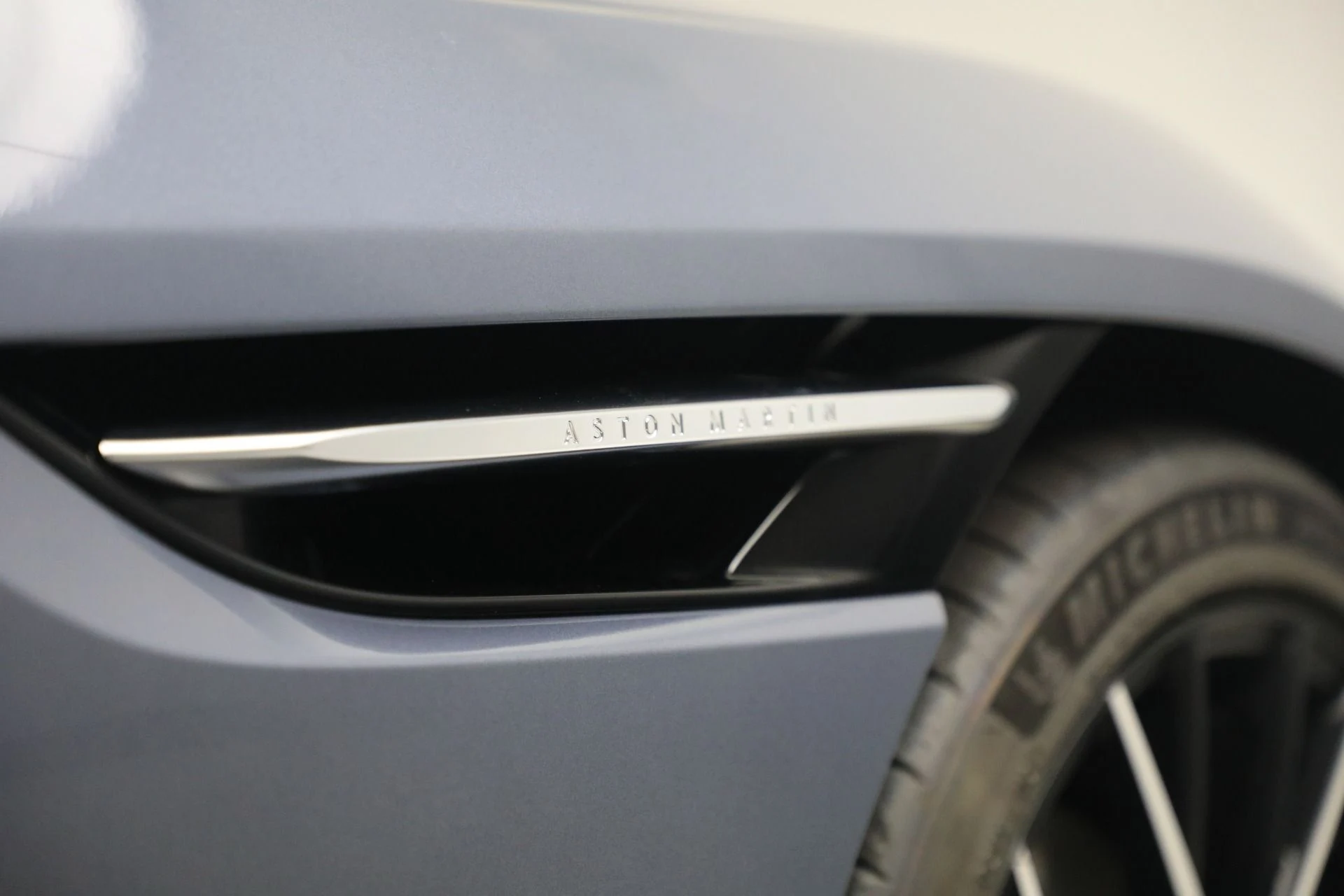 mph041_238612675_New_2025_Aston_Martin_DB_12_Volante_5b7aede479