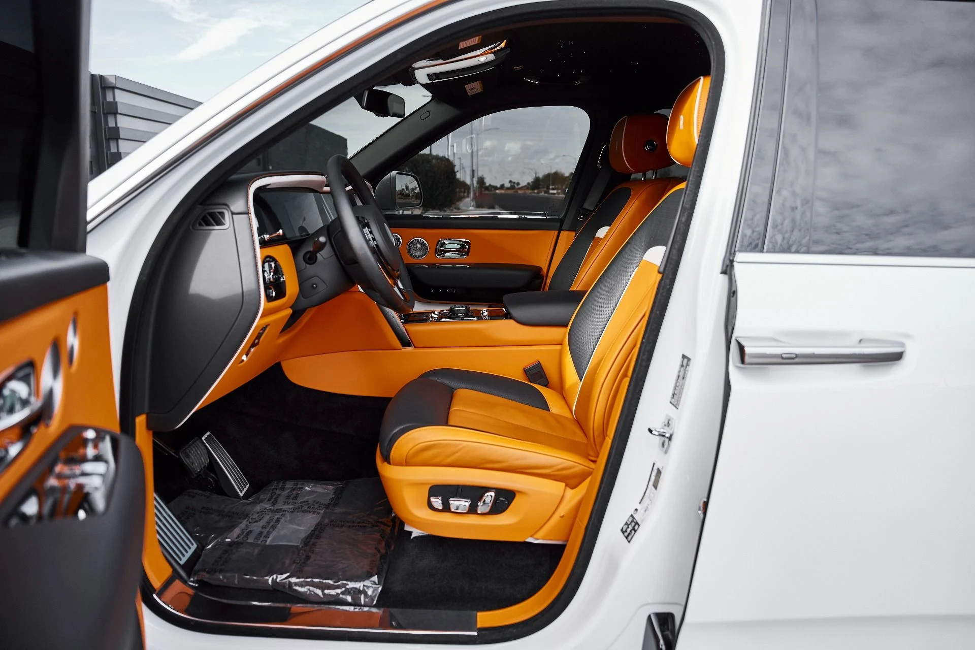 mph041_2413523340_Used_2025_Rolls_Royce_Cullinan_Base_1770950908_2e30577ad9