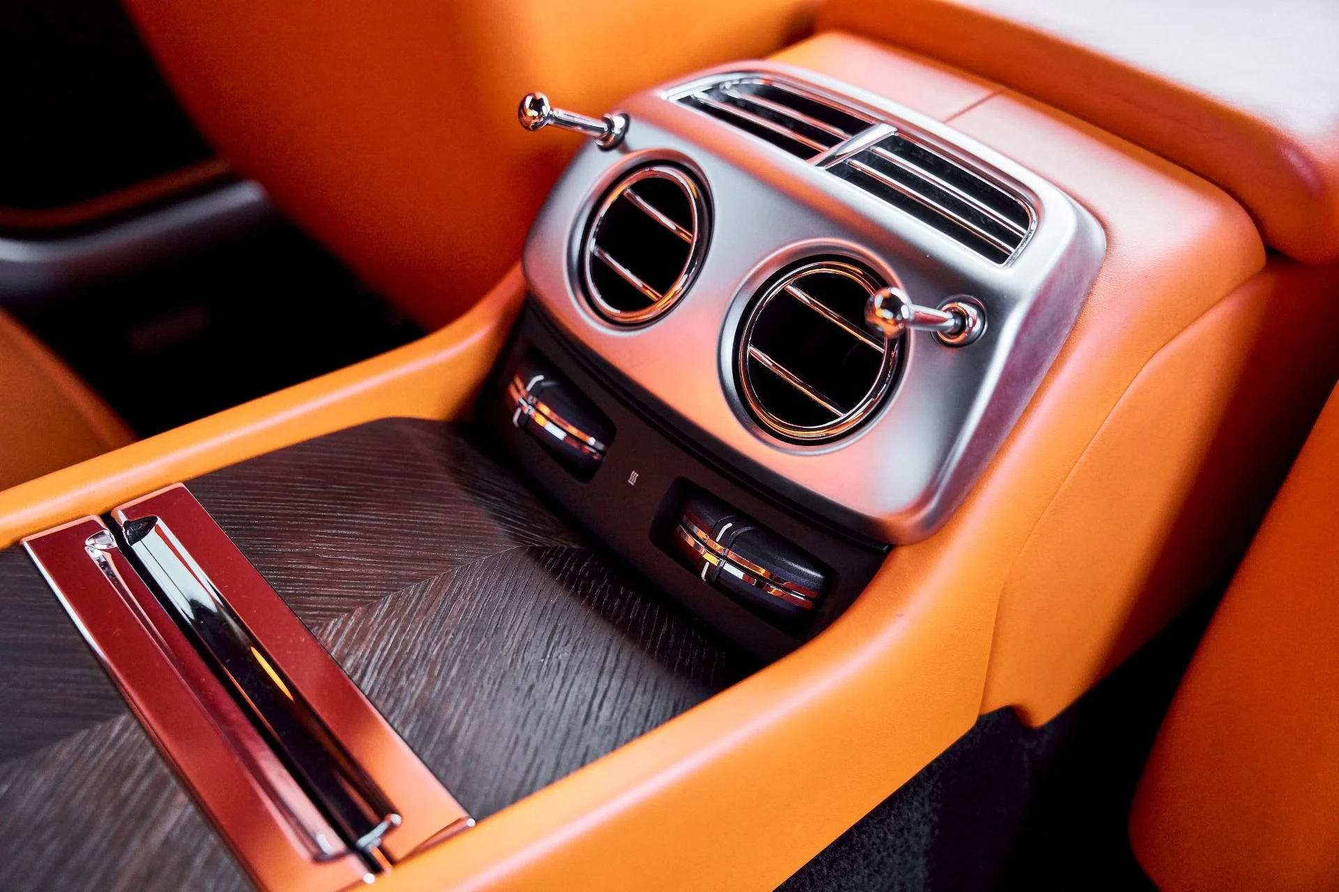 mph041_2424185495_Used_2019_Rolls_Royce_Wraith_Base_1772849647_7d60622182