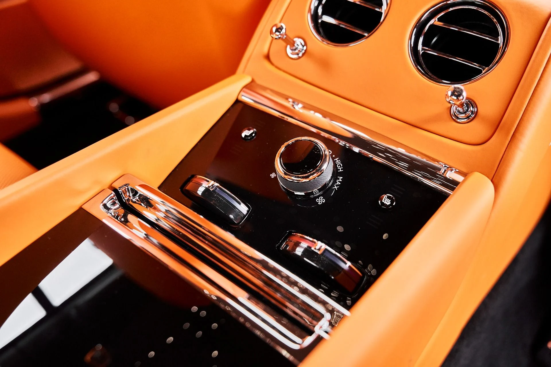 mph041_2424366123_Used_2025_Rolls_Royce_Spectre_Base_1775928276_9ffc2fc4d6