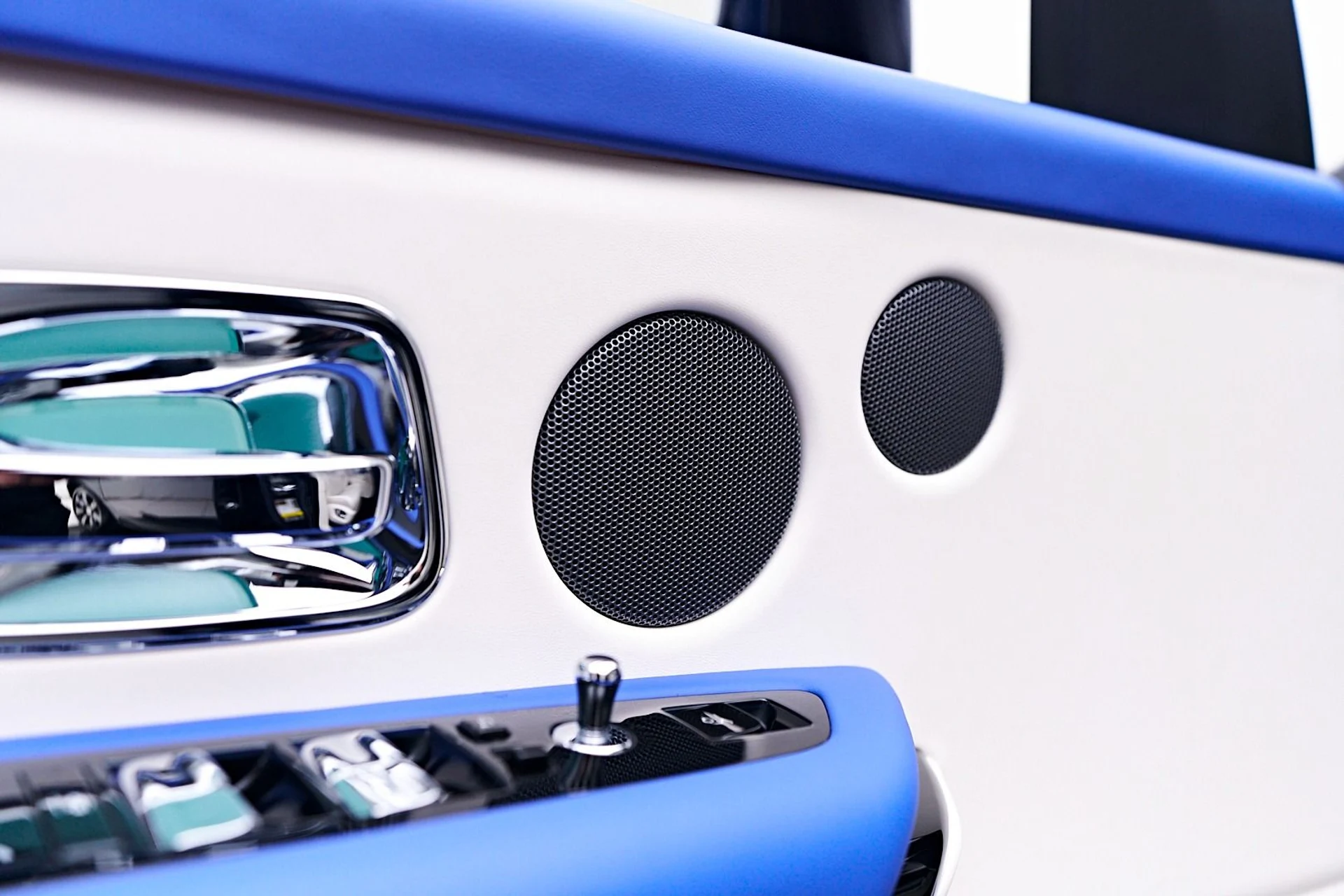 mph041_244023771_Used_2023_Rolls_Royce_Cullinan_Base_1745954360_ad74733914