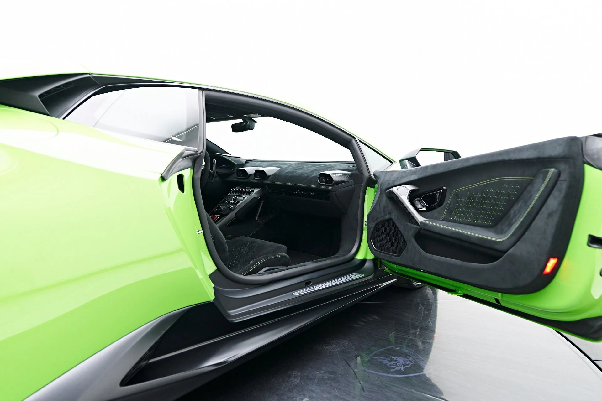 mph041_2444810182_Used_2019_Lamborghini_Huracan_Performante_1757626081_16948507fe