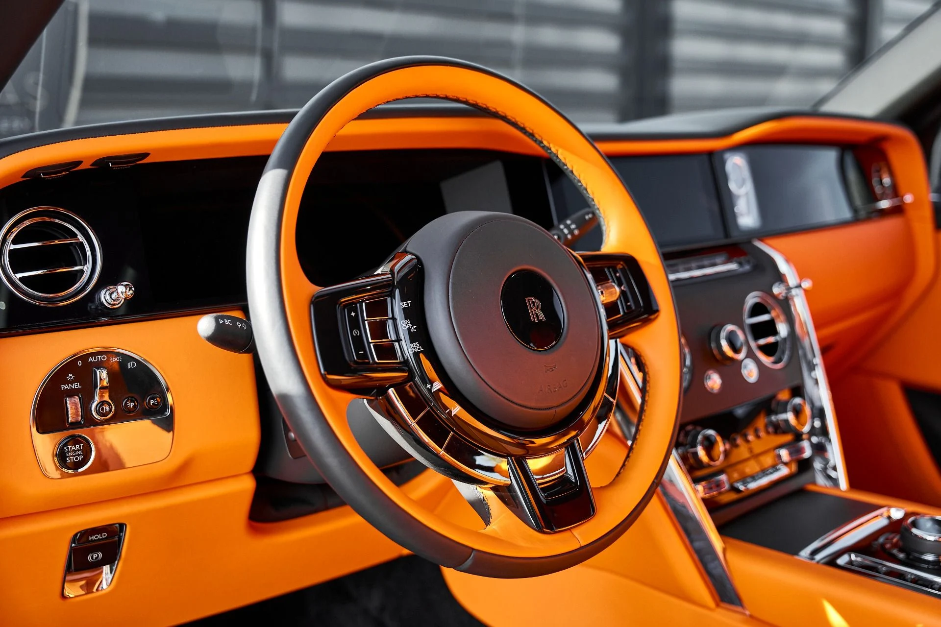 mph041_2448384067_Used_2025_Rolls_Royce_Cullinan_1766456657_df622b5d3b