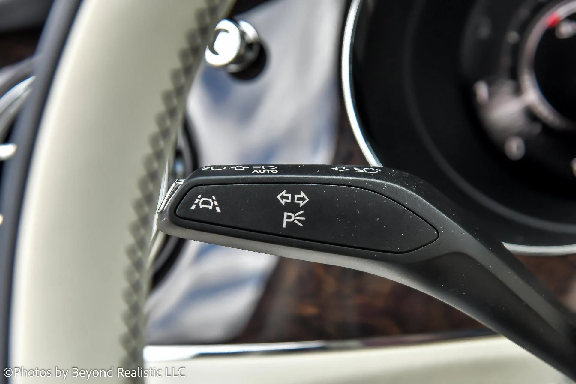 mph041_245787279_Used_2024_Bentley_Bentayga_Azure_1760342172_c2063fe364