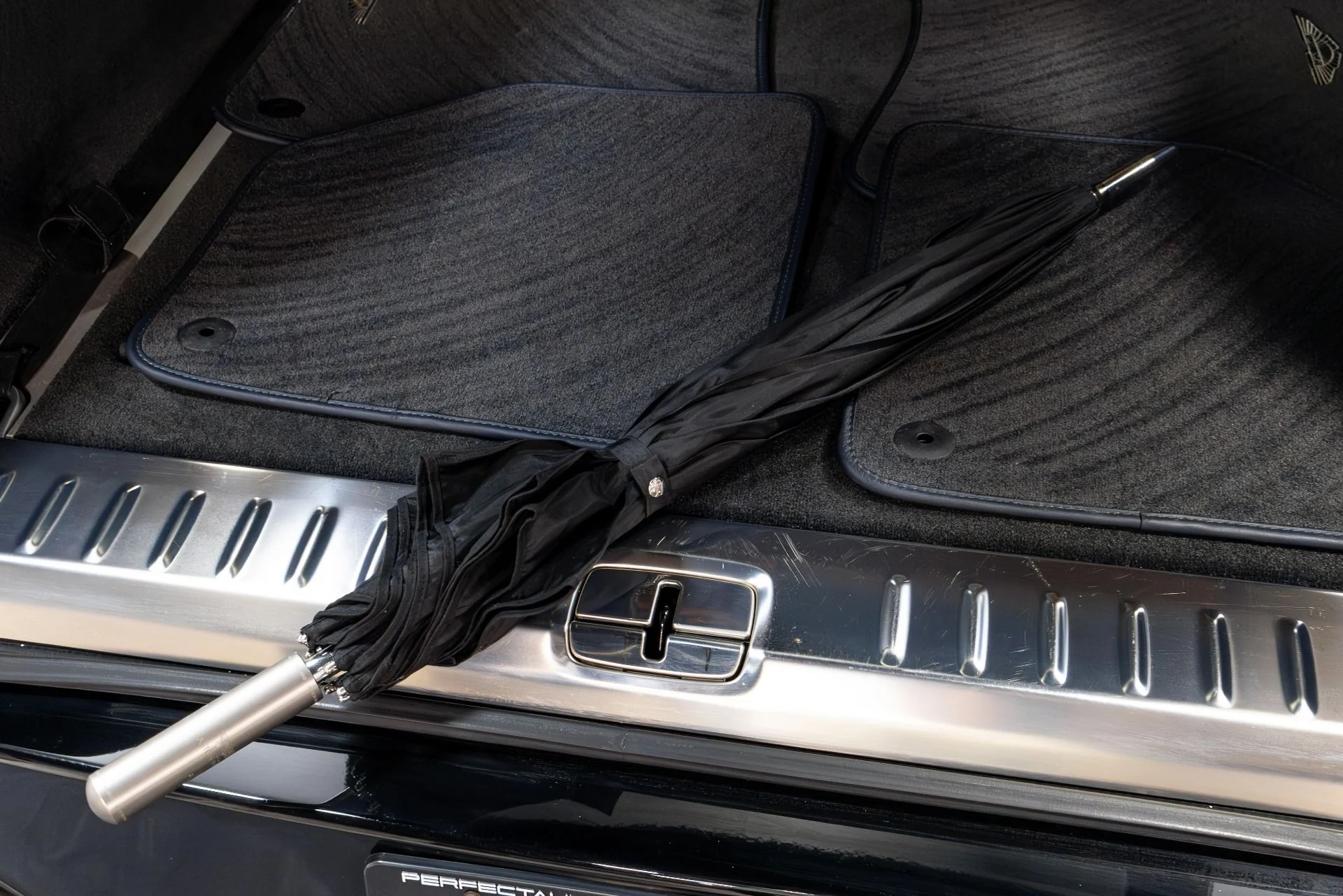 mph041_2465150145_Used_2021_Aston_Martin_DBX_1770088523_06918e4549