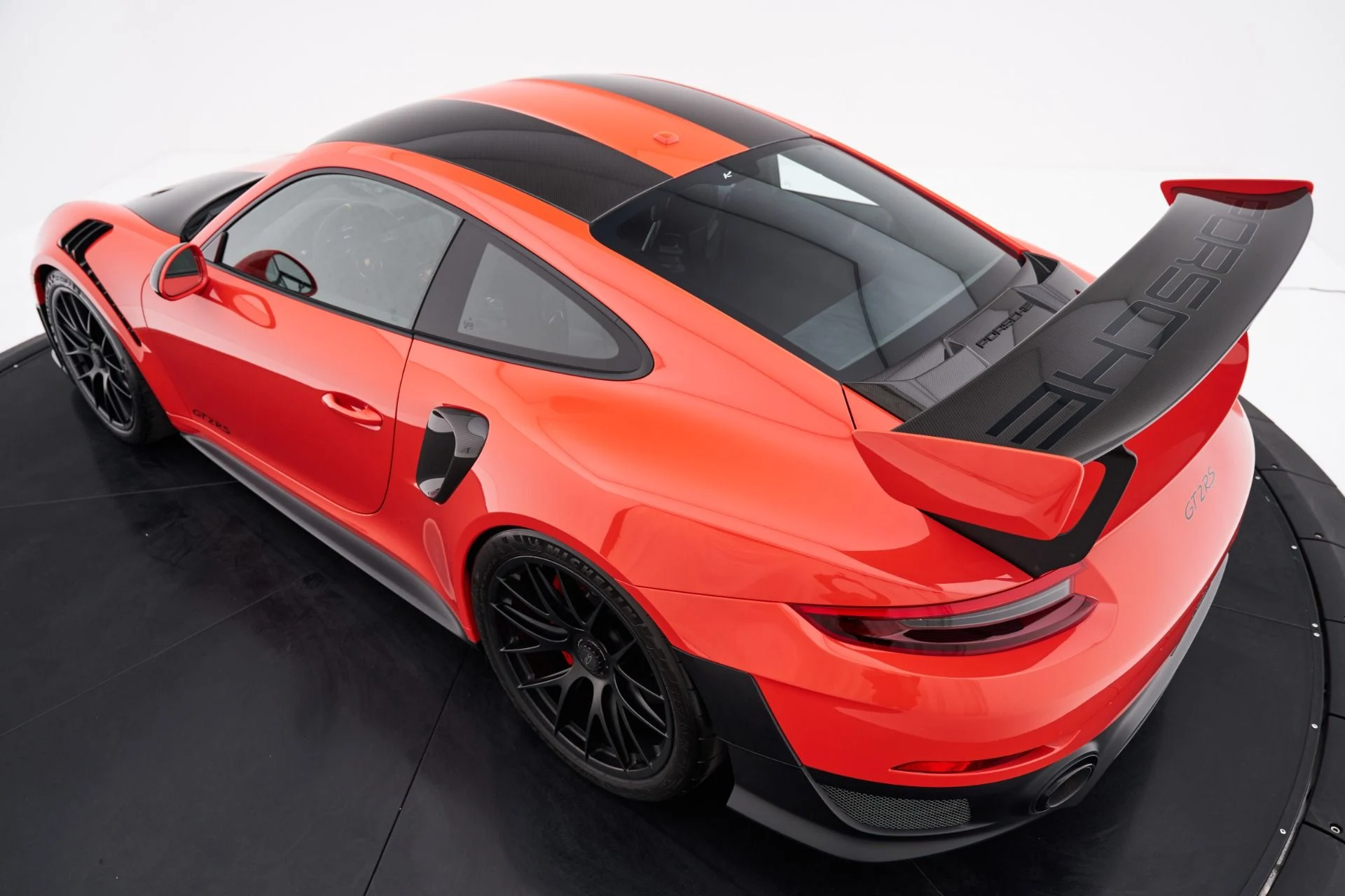 mph041_2468872254_Used_2018_Porsche_911_GT_2_RS_1792687202_9ac2e966b9