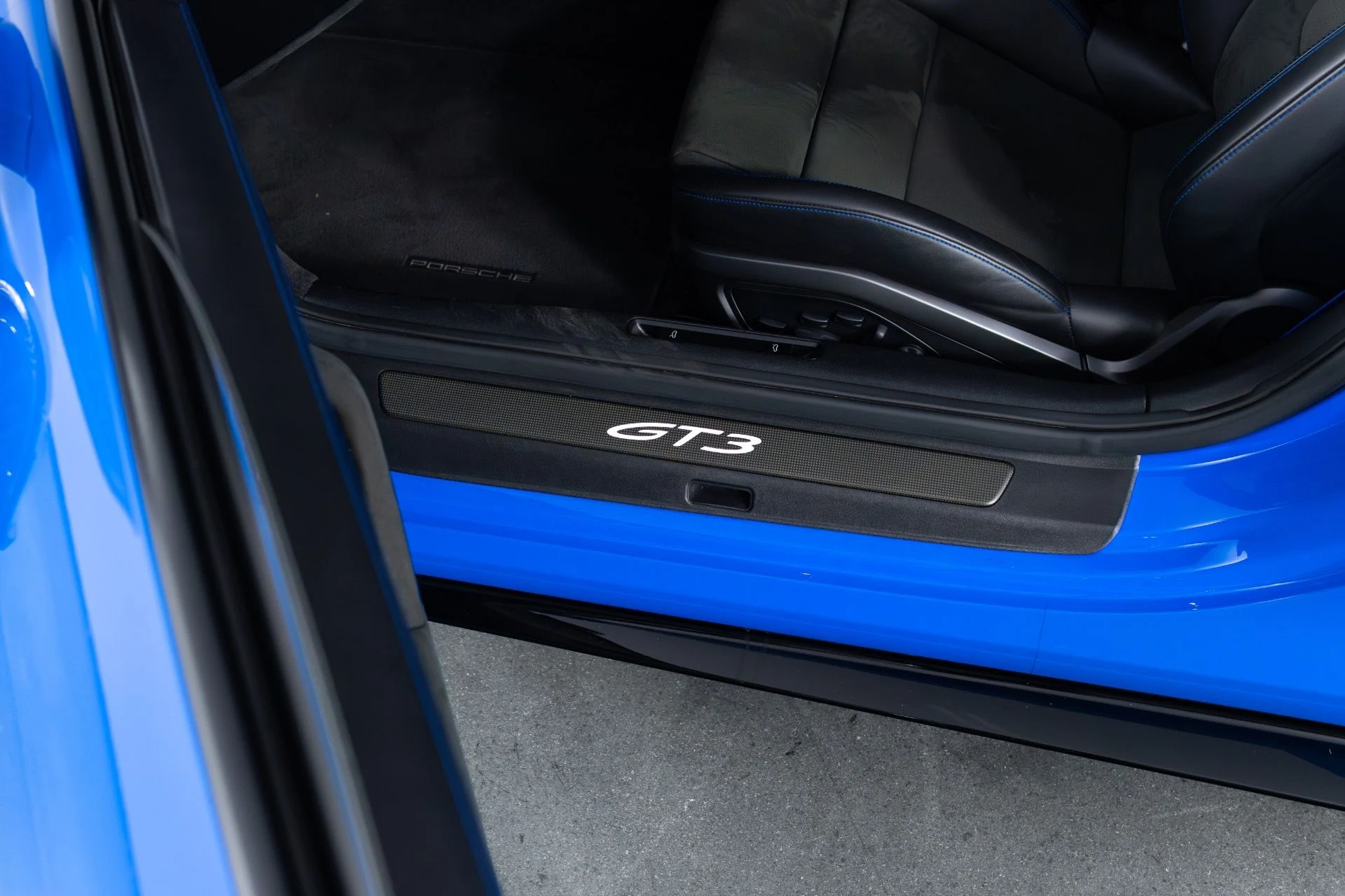 mph041_2492886888_Used_2023_Porsche_911_GT_3_1781936511_19348cb4ad