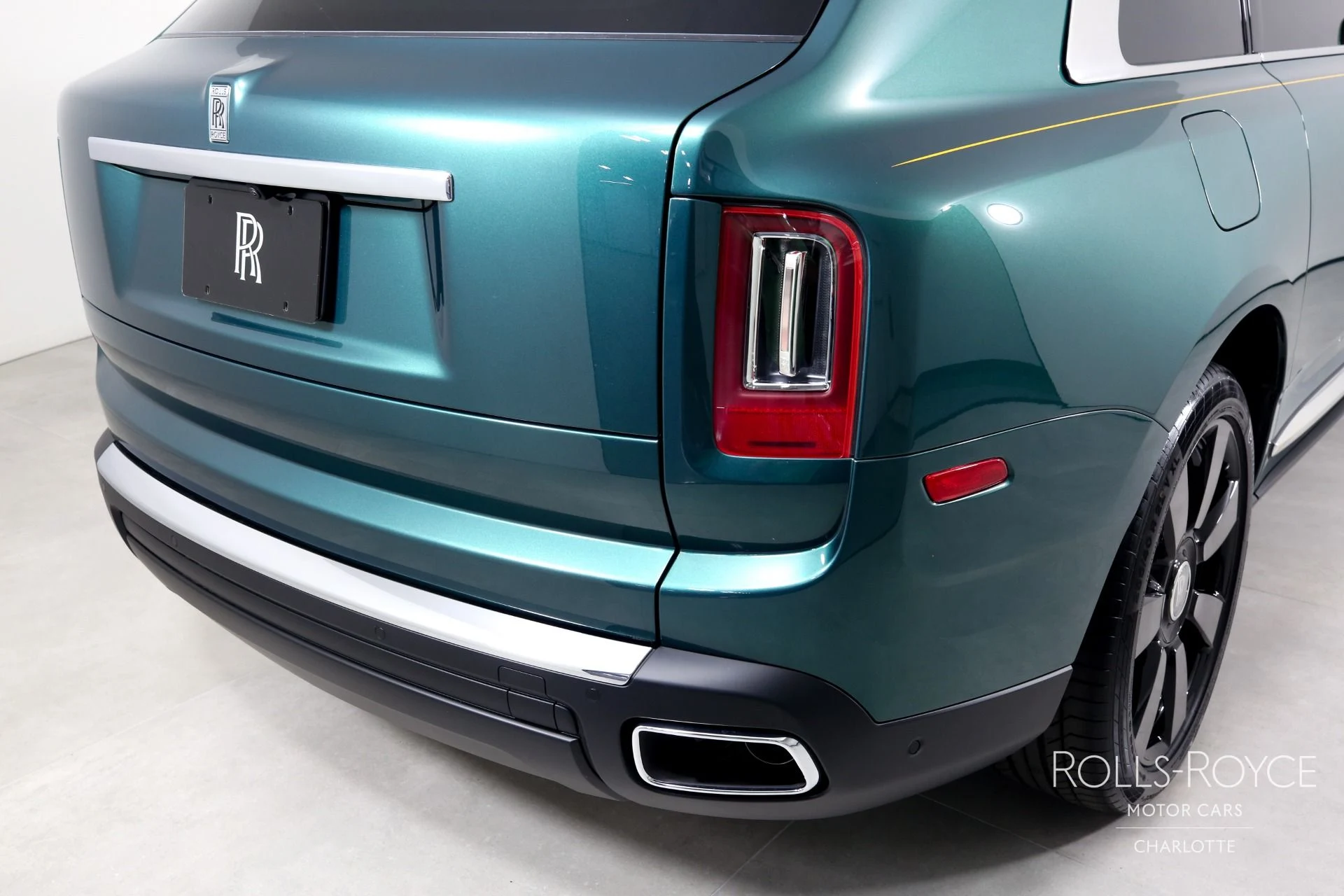 mph041_2494455770_Used_2023_Rolls_Royce_Cullinan_1688236812_5fd3acaf3e