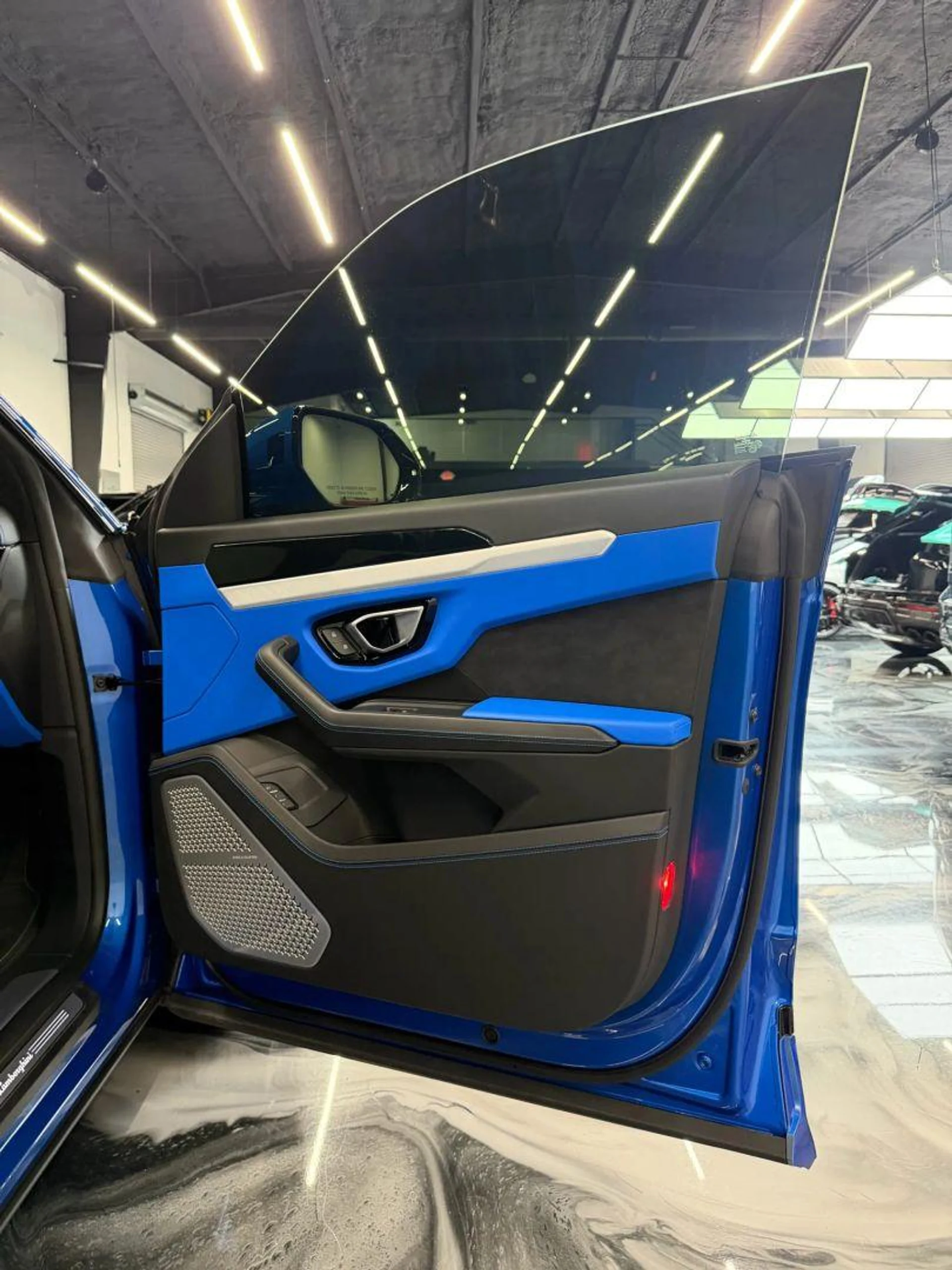 mph041_2499463958_Used_2019_Lamborghini_Urus_Sport_Utility_4_D_1784105695_34d87af6a6