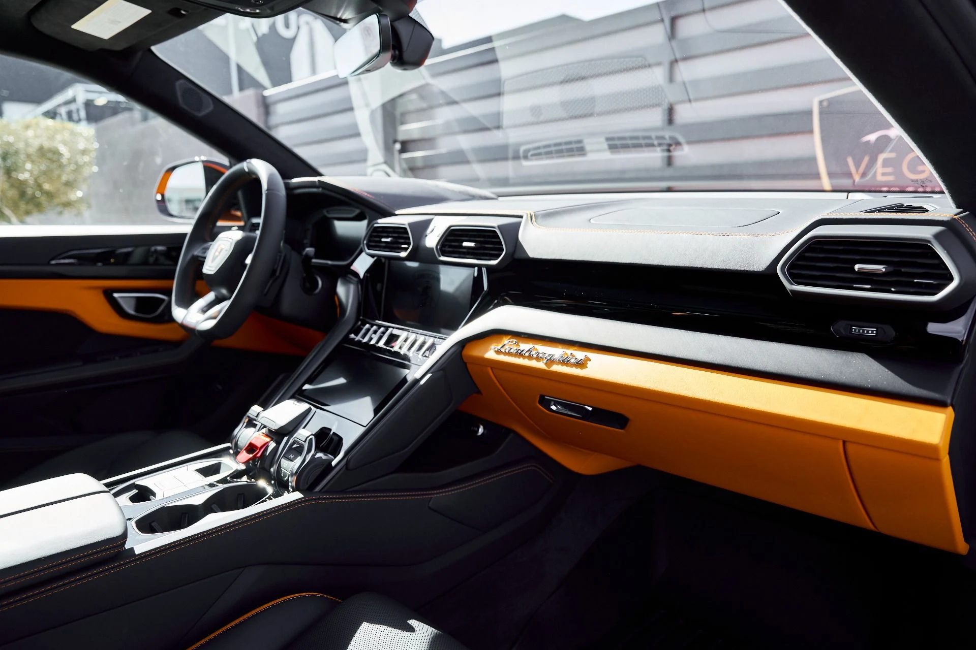 mph041_2500956076_Used_2024_Lamborghini_Urus_S_1768961923_5580ad9b8e