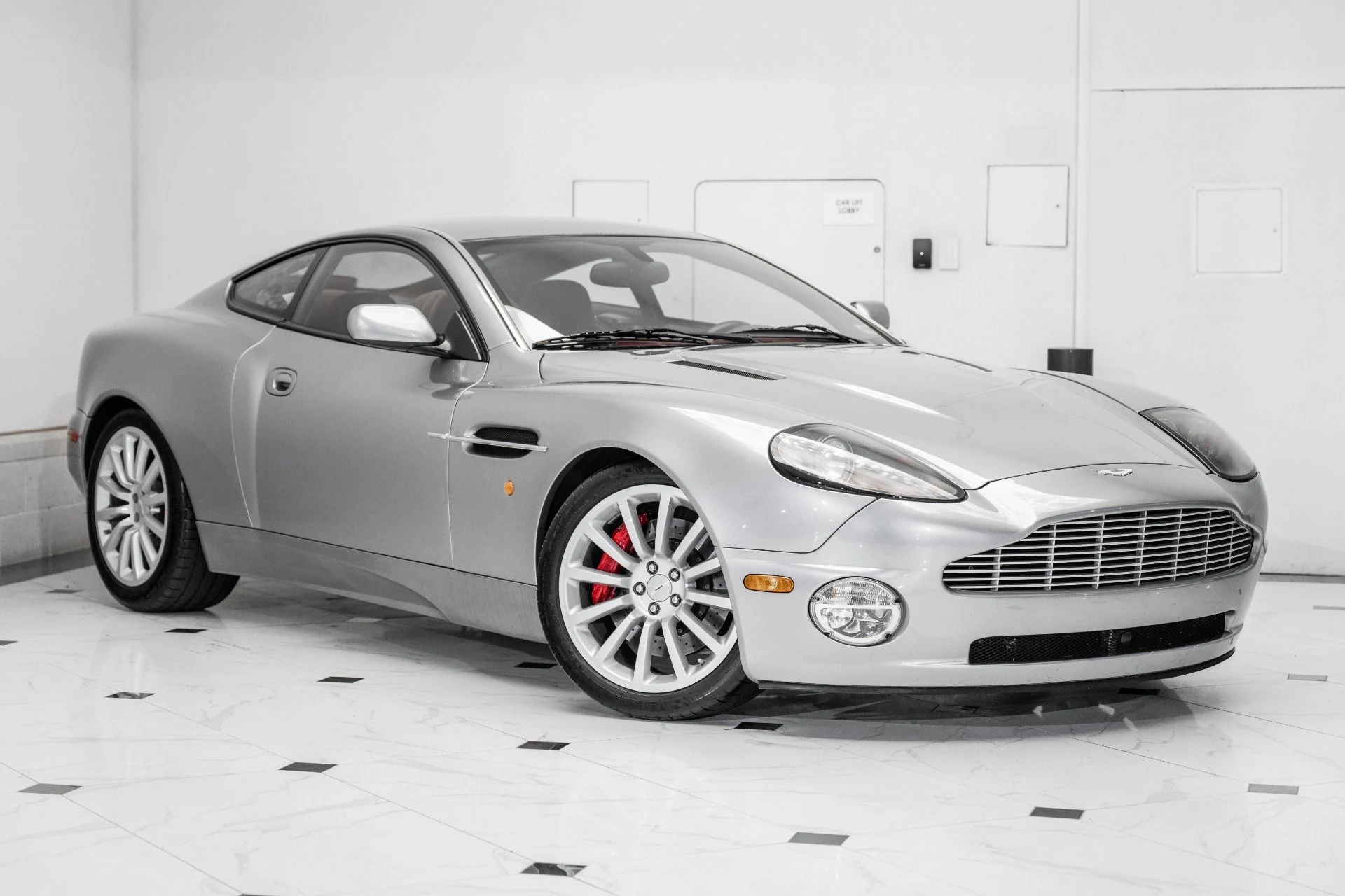 mph041_2507624624_Used_2002_Aston_Martin_Vanquish_V12_1750947116_b1d4eea0c4