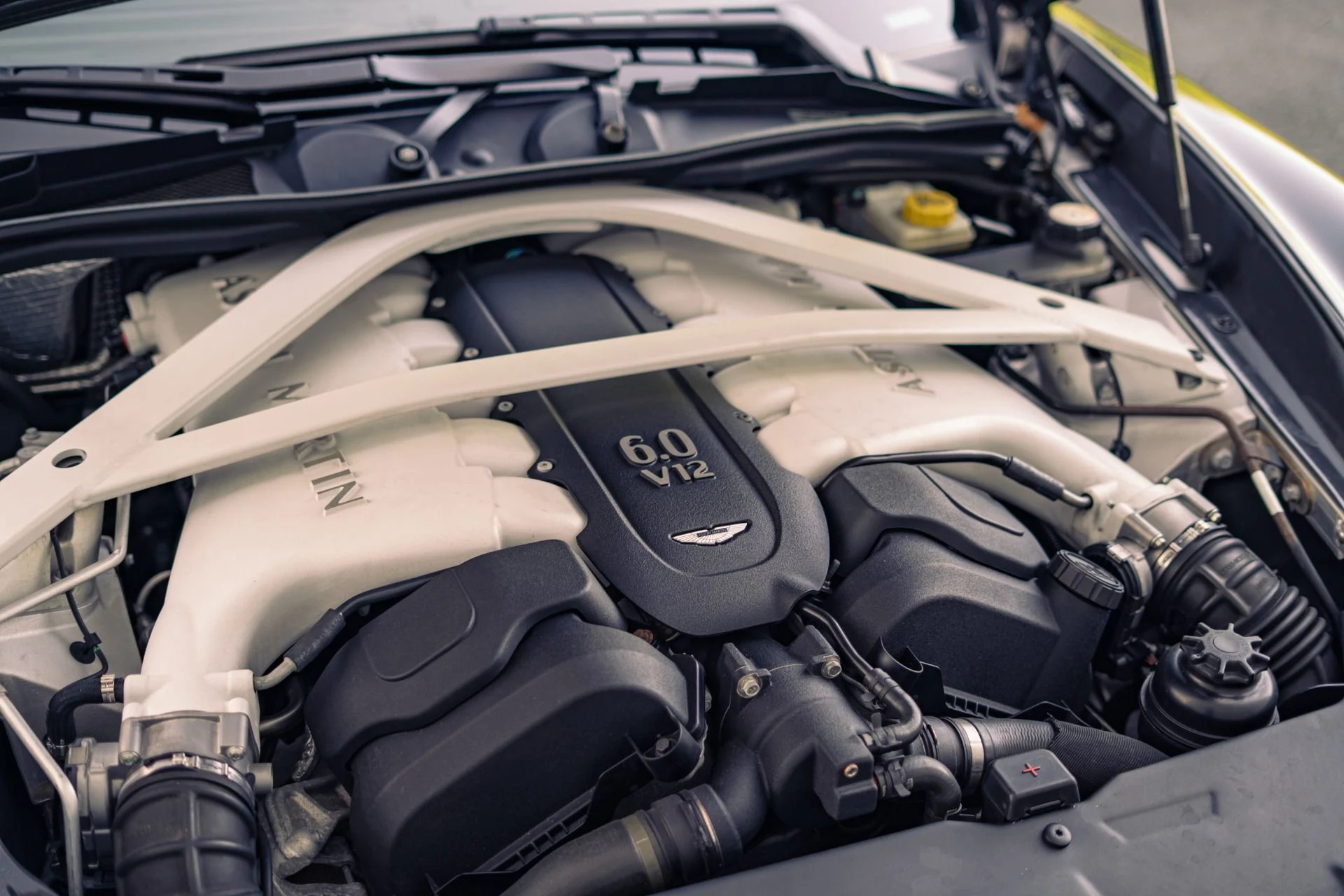 mph041_2522561571_Used_2014_Aston_Martin_Vanquish_Carbon_Exterior_Package_1783984882_2e7b7959e5