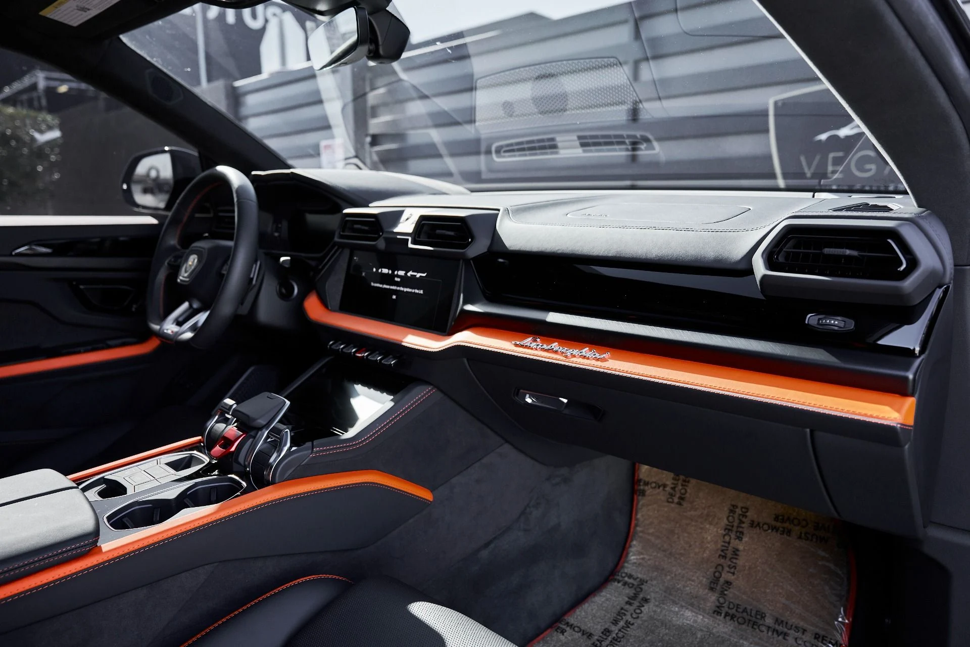 mph041_2527761366_Used_2025_Lamborghini_Urus_SE_1770086481_8e9224669c