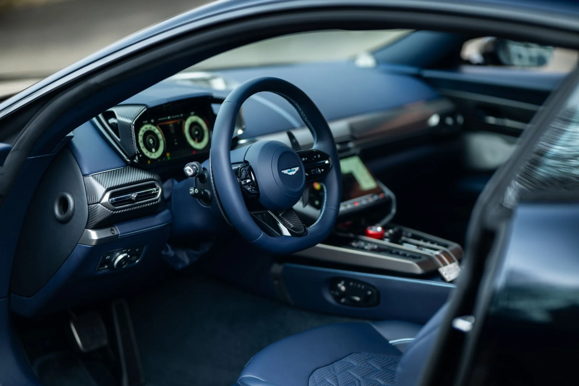 mph041_2529743770_Used_2025_Aston_Martin_Vanquish_1771448727_feb6e2a77d