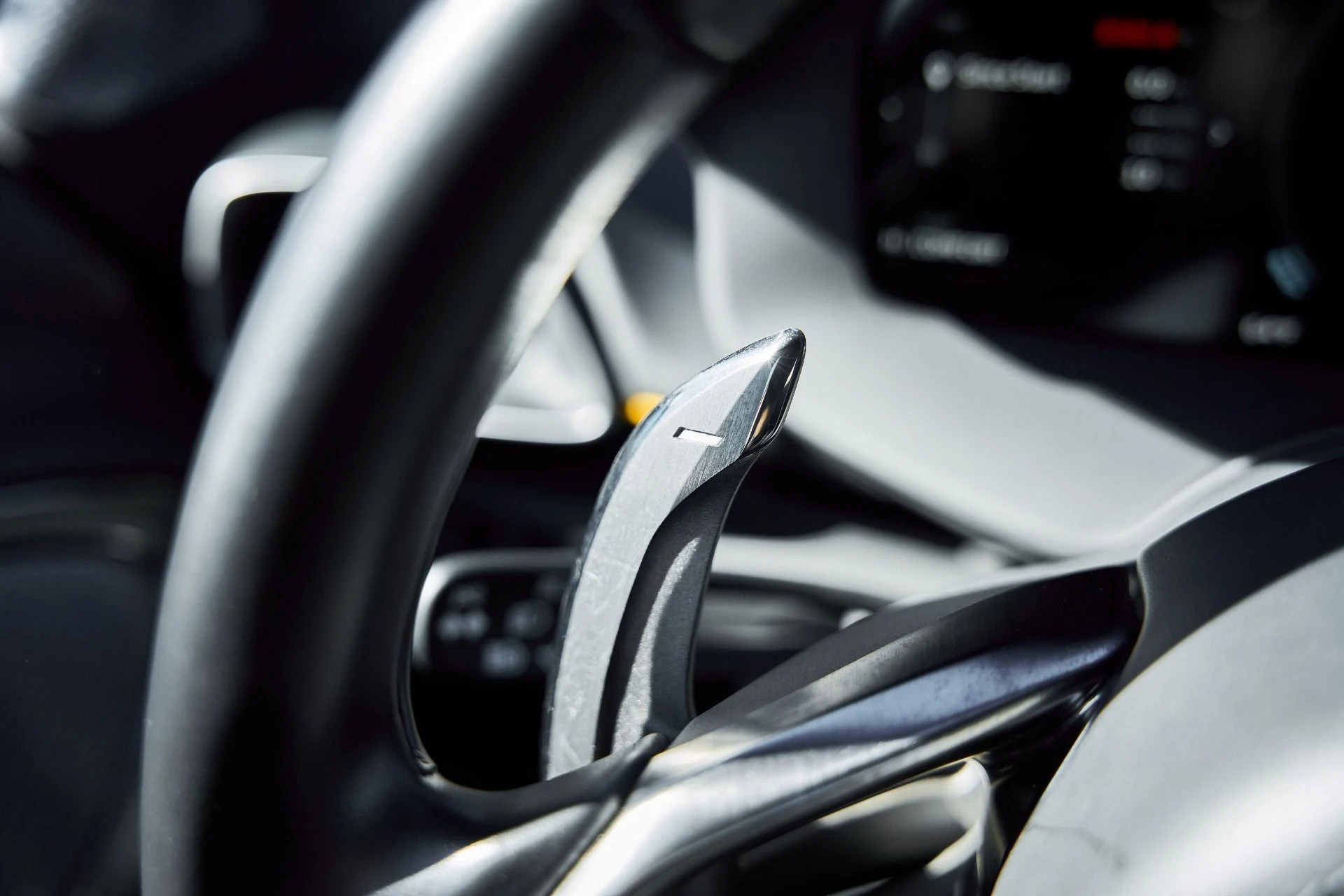 mph041_2531020142_Used_2023_Mc_Laren_Artura_1770256482_99998b6640