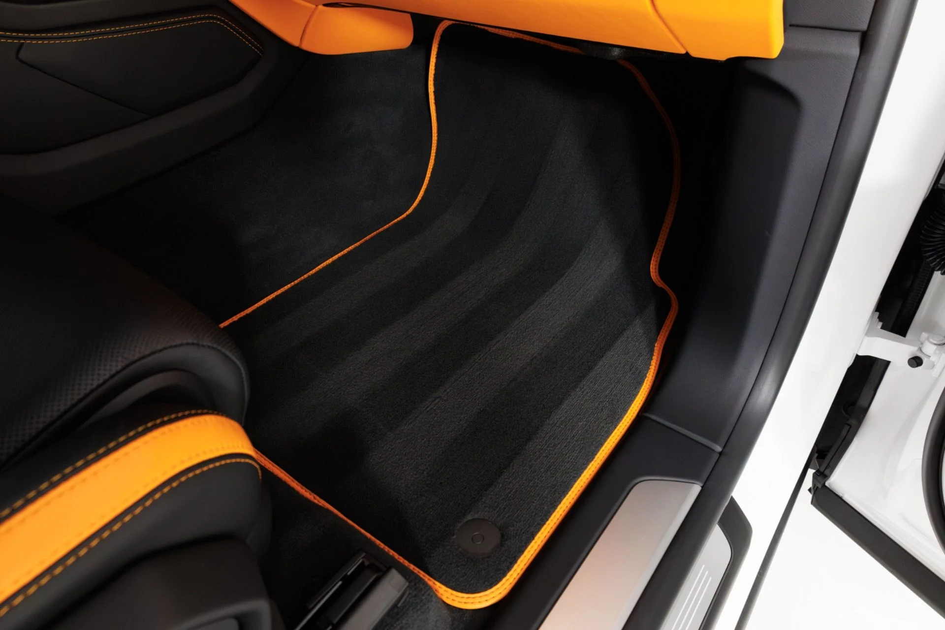 mph041_2562497157_Used_2024_Lamborghini_Urus_S_1775674860_abf8129c20