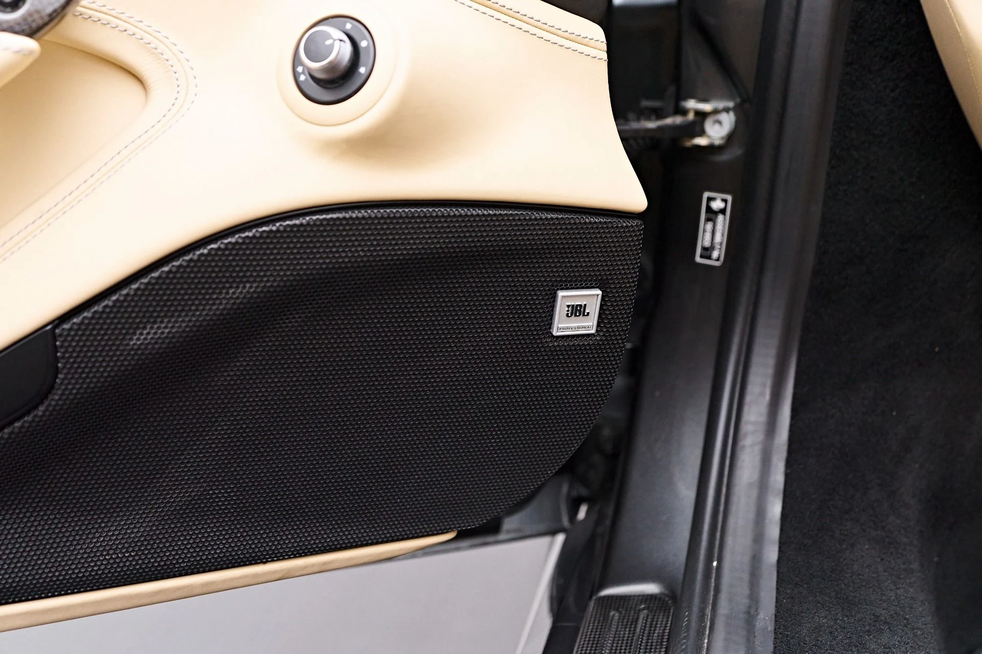 mph041_2569431842_Used_2022_Ferrari_F8_Spider_Base_1769106989_106614c5a4