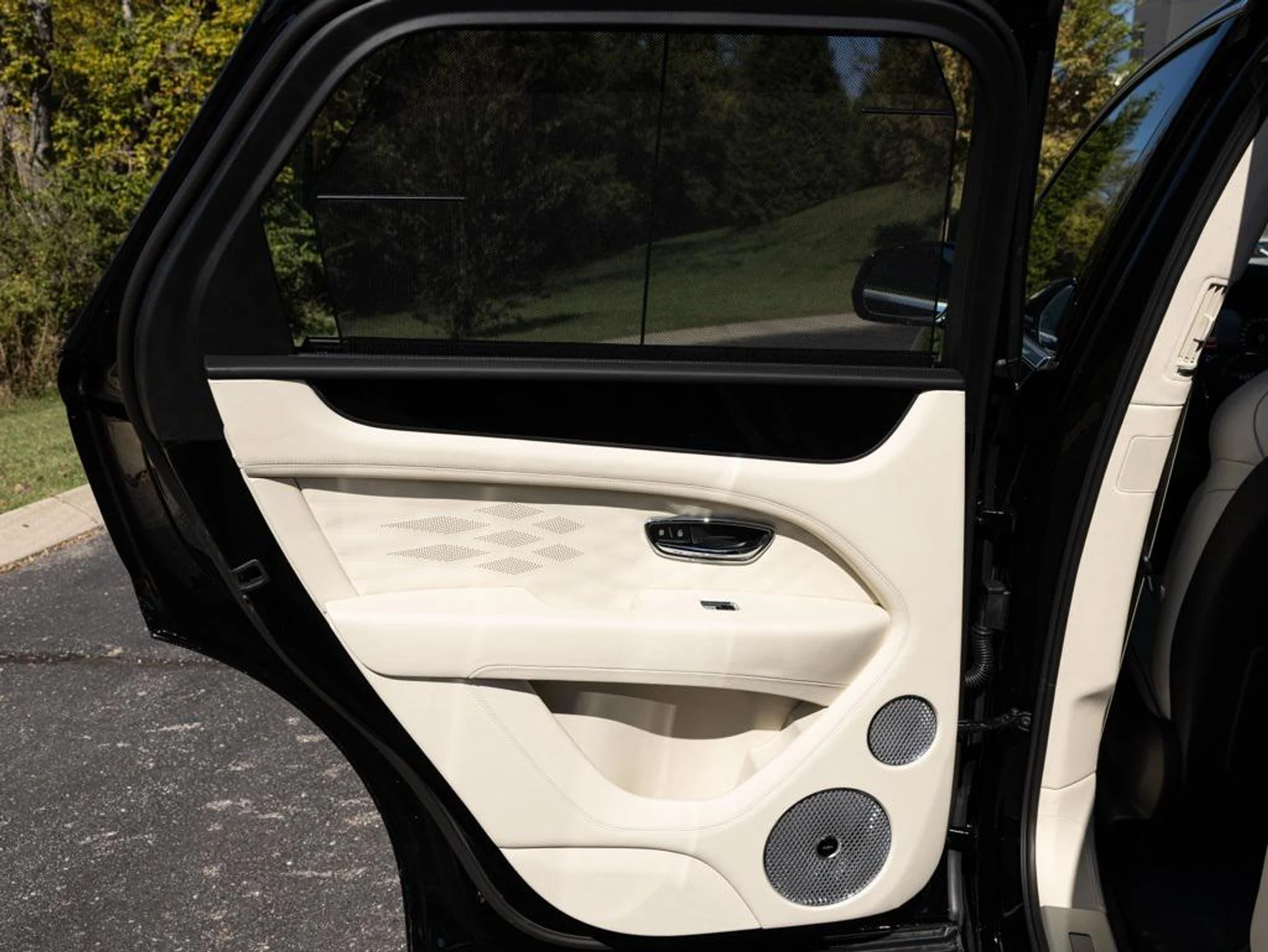 mph041_2569511036_465336697_68f22a1dc83056c645fcff41_e1935b5012