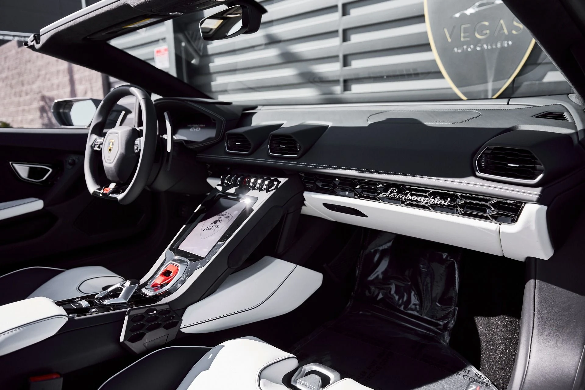 mph041_2574057509_Used_2024_Lamborghini_Huracan_EVO_Base_1771467061_77583f4330