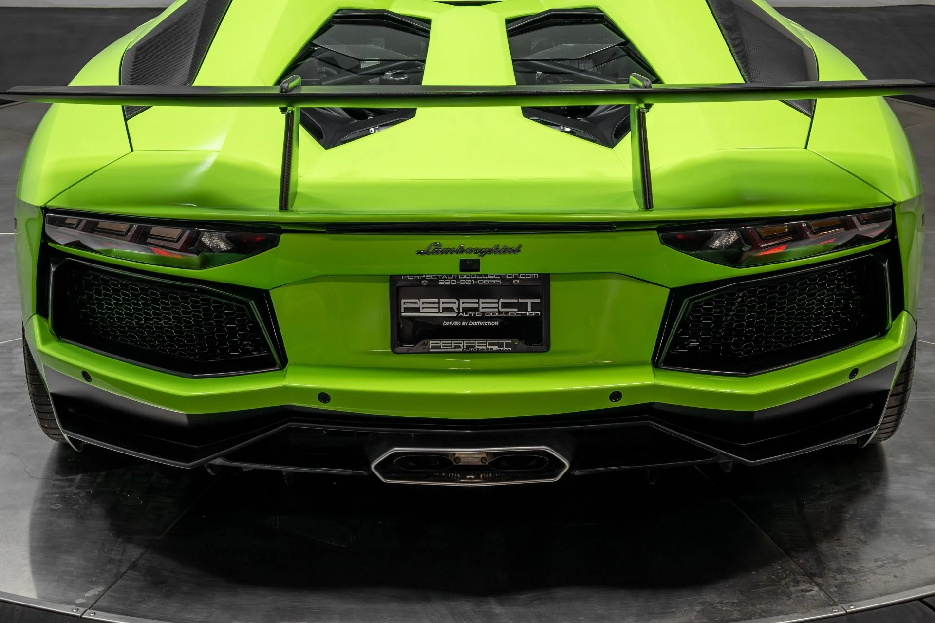 mph041_2596124038_Used_2015_Lamborghini_Aventador_1764723845_cb0408a4b1