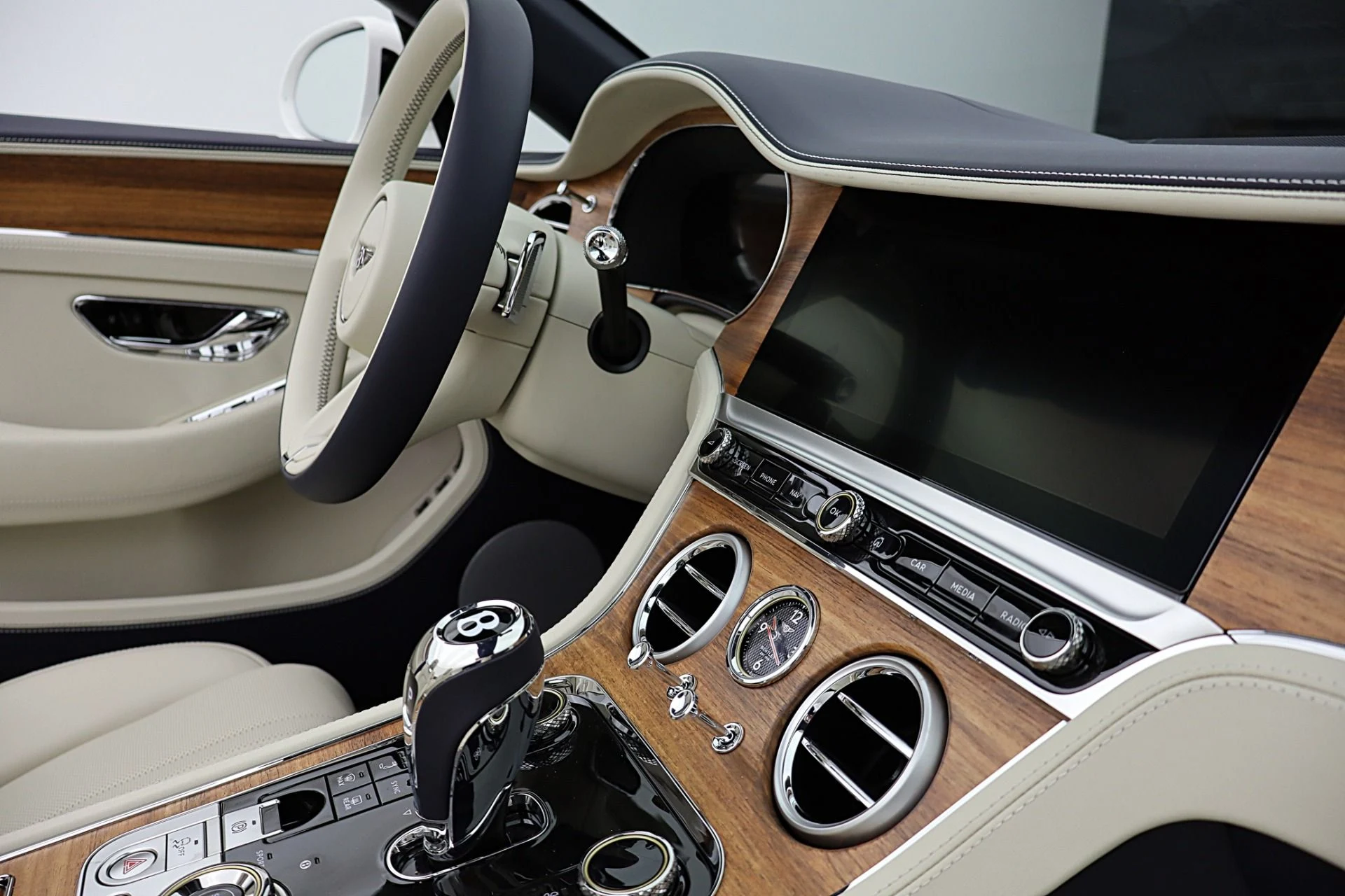 mph041_2597314233_New_2026_Bentley_Continental_GTC_51fb25d094