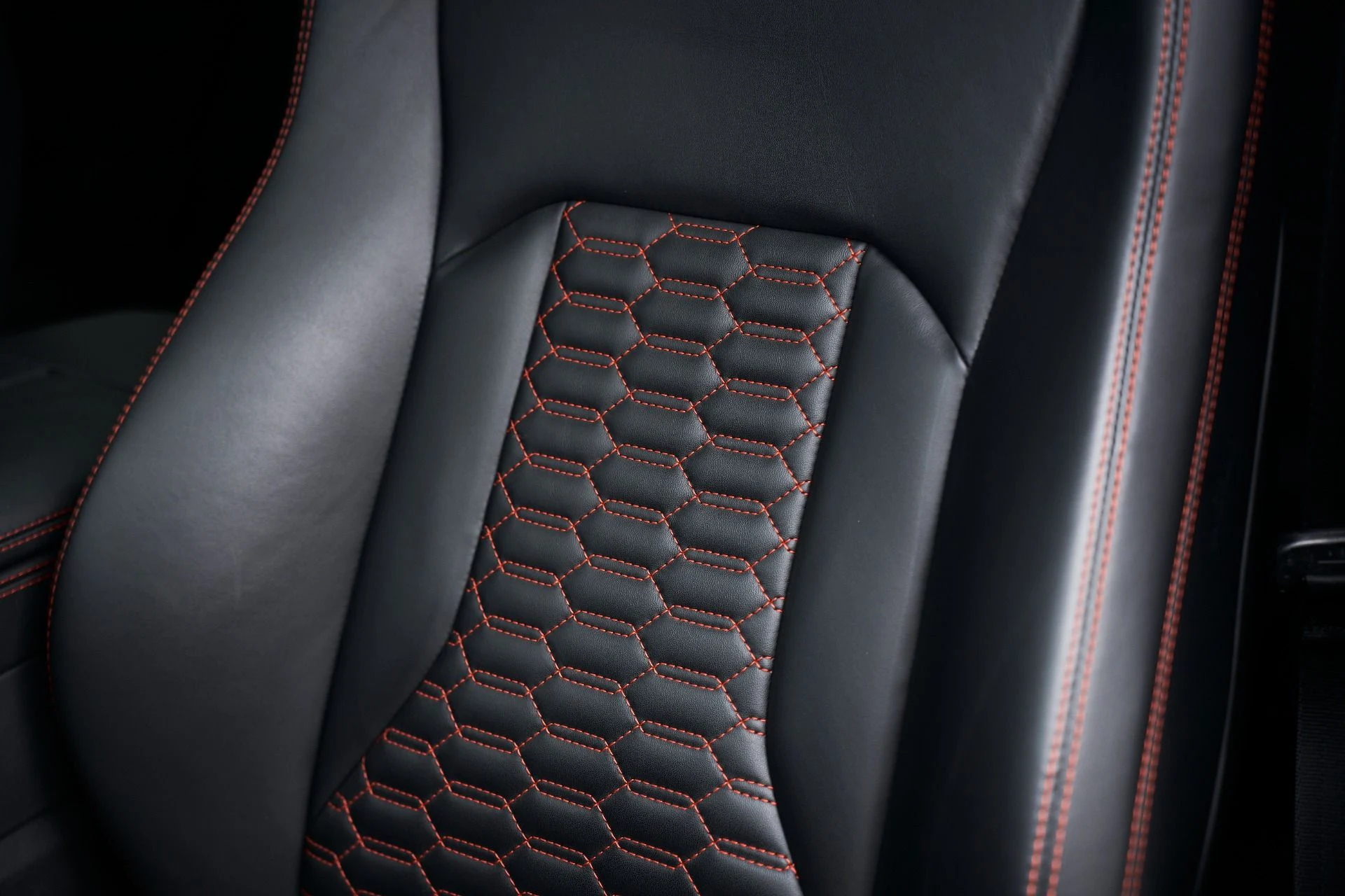 mph041_2614343992_Used_2021_Lamborghini_Urus_1763157100_199ce5830c