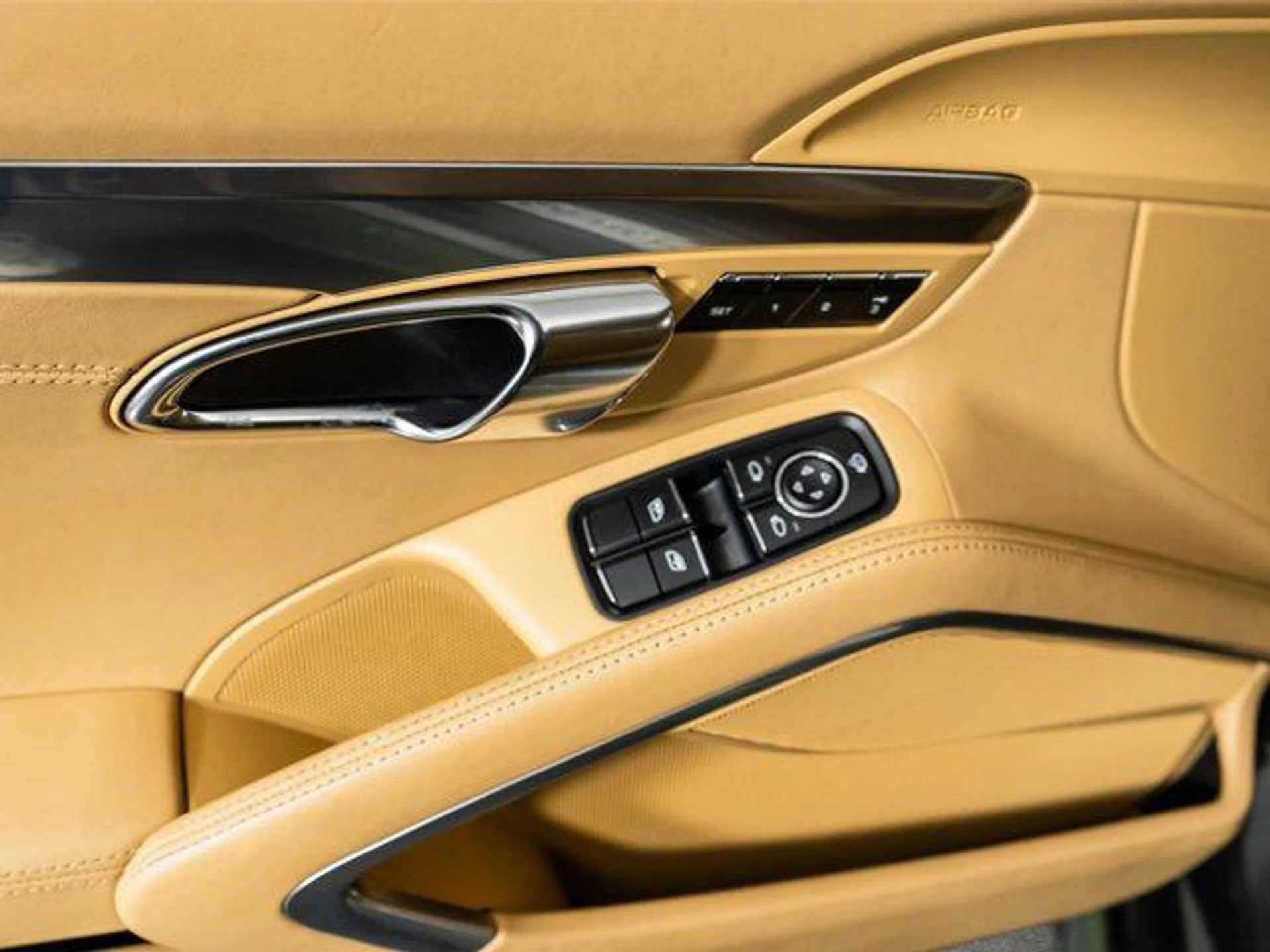 mph041_2614565861_7_M0_Py02zwn_TP_3b_A82y5nt_W_Wbm_CY_e869c2405c