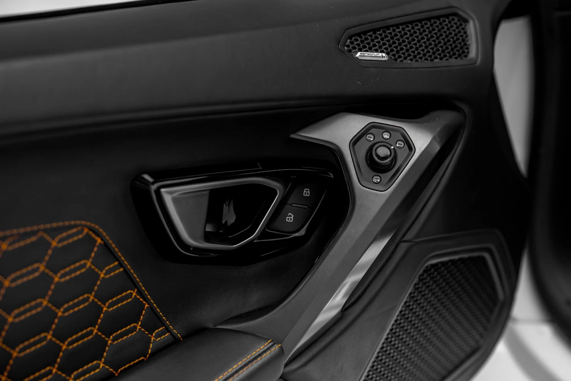 mph041_2618028113_Used_2017_Lamborghini_Huracan_LP_580_2_Spyder_1787204865_c9c2a87f8d