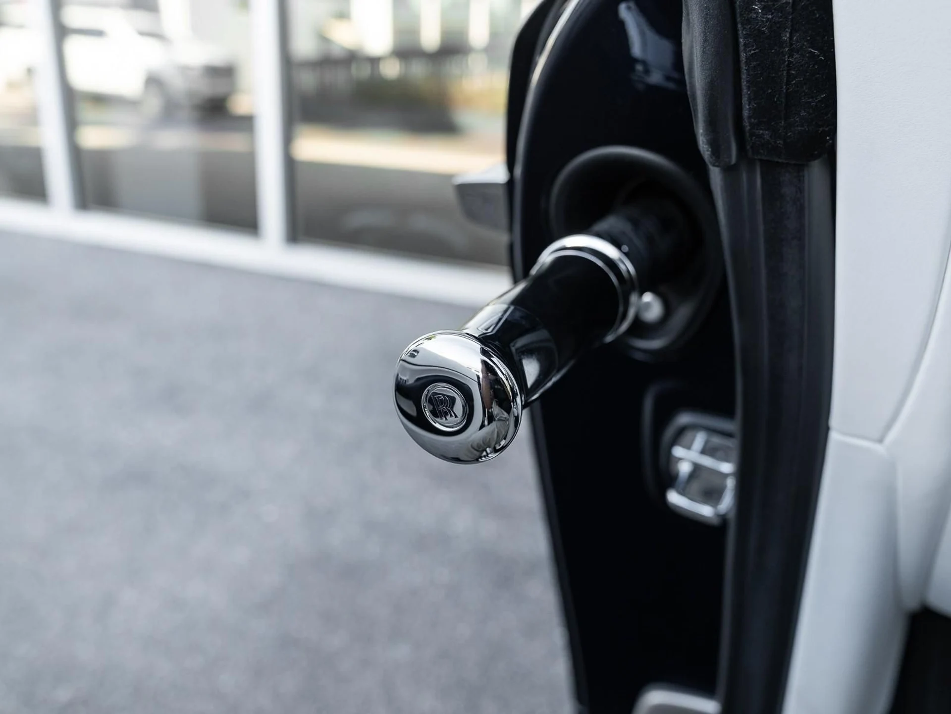 mph041_2624237065_Used_2018_Rolls_Royce_Dawn_Convertible_1764360464_c8bfe34d67