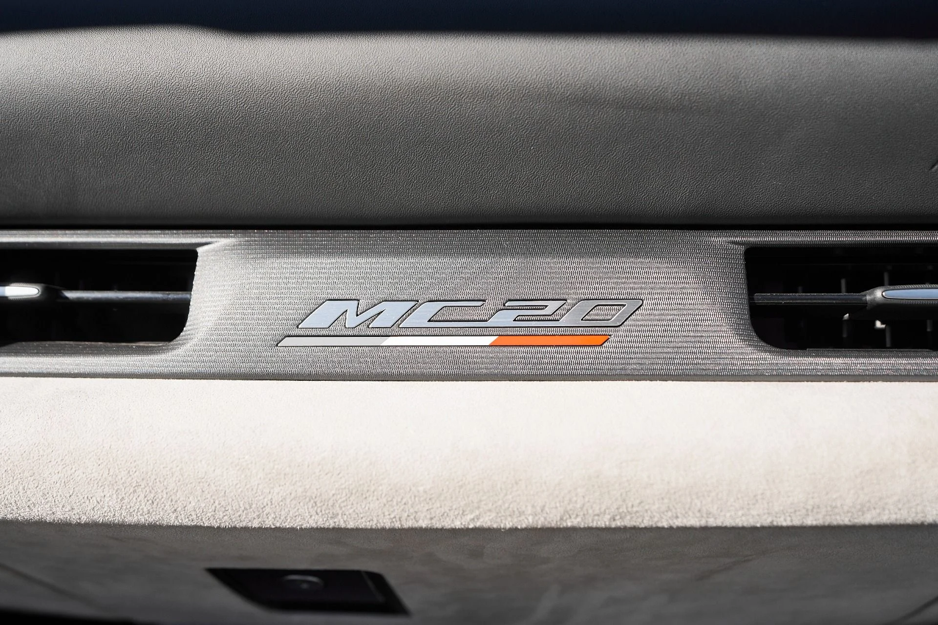 mph041_2641582401_Used_2023_Maserati_MC_20_Cielo_1761946921_7483d57876